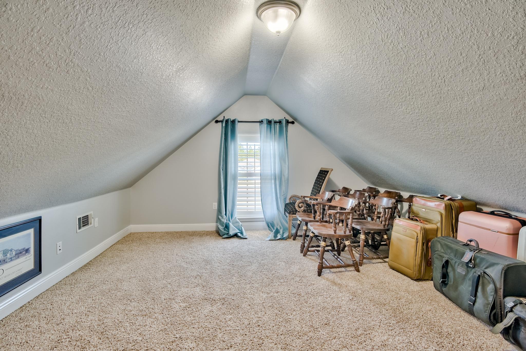 WHISPERING LAKES - Residential