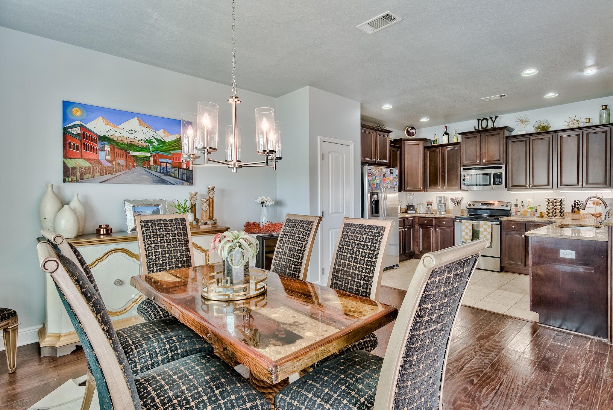 WHISPERING LAKES - Residential