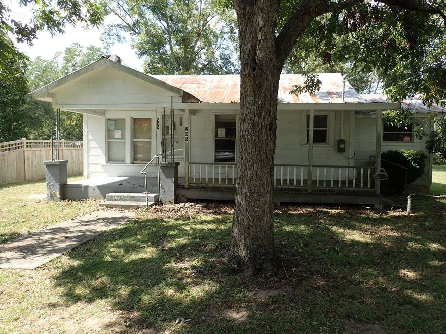 This REO property is located in the heart of Defuniak Springs and is just over 1000sf. Home has wood siding, metal roof and 3 bedrooms and 1 baths. Home has a combination of wooden interior walls and ceilings and some drywall in some areas. Home will not qualify for financing and at this price will not last! Call today for your showing!! Seller must comply with HUD Guidelines 24 CFR 206.125and property is sold as is.