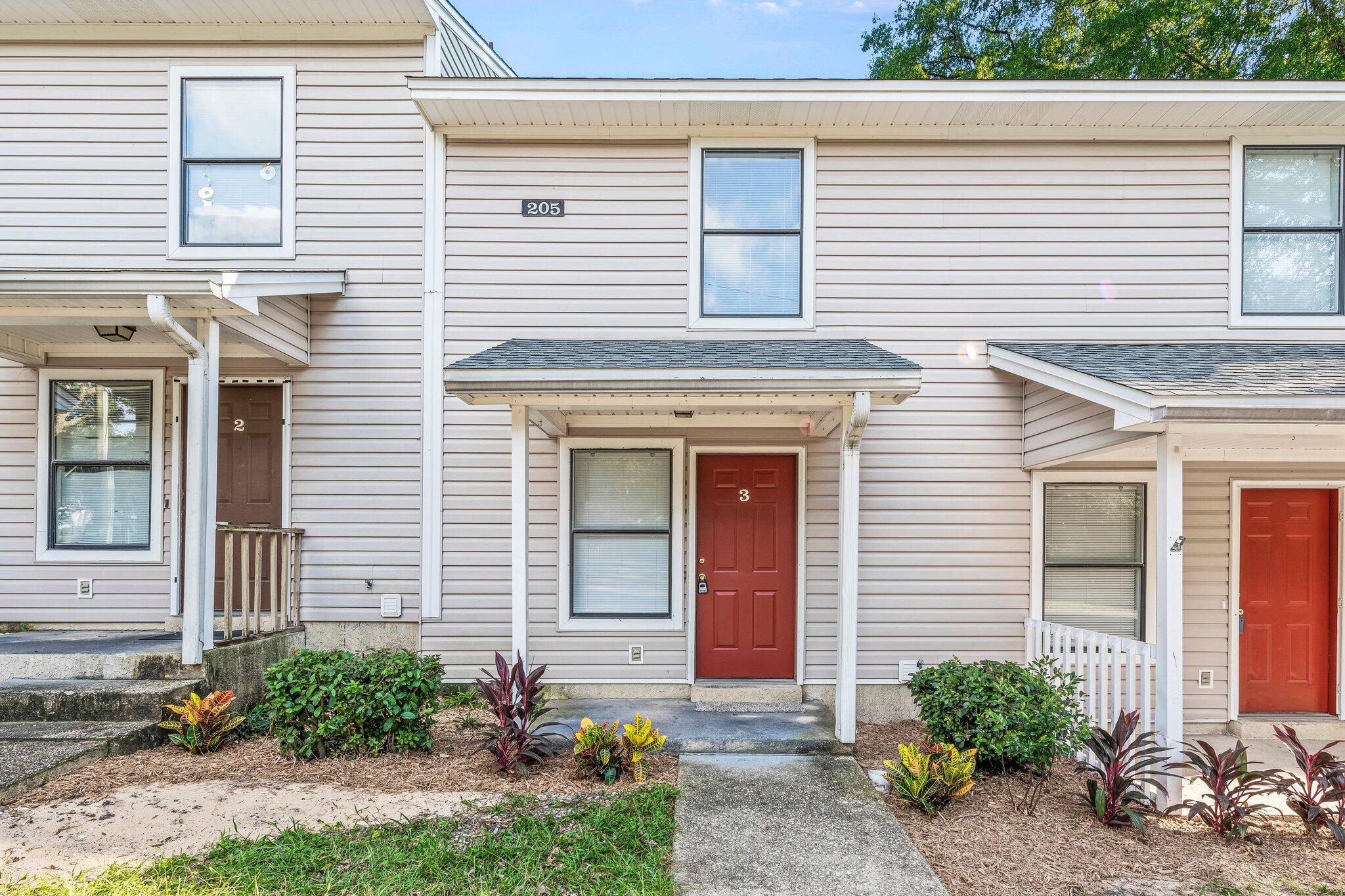 Welcome to this adorable 2 bedroom, 1.5 bath townhouse conveniently situated close to both bases! This charming home boasts laminate flooring throughout the main floor, providing a sleek and easy-to-maintain living space. With washer/dryer available, laundry convenience is at your fingertips. New Tile shower in Bathroom! $1700 security deposit. $1700 per month. Credit Check required.