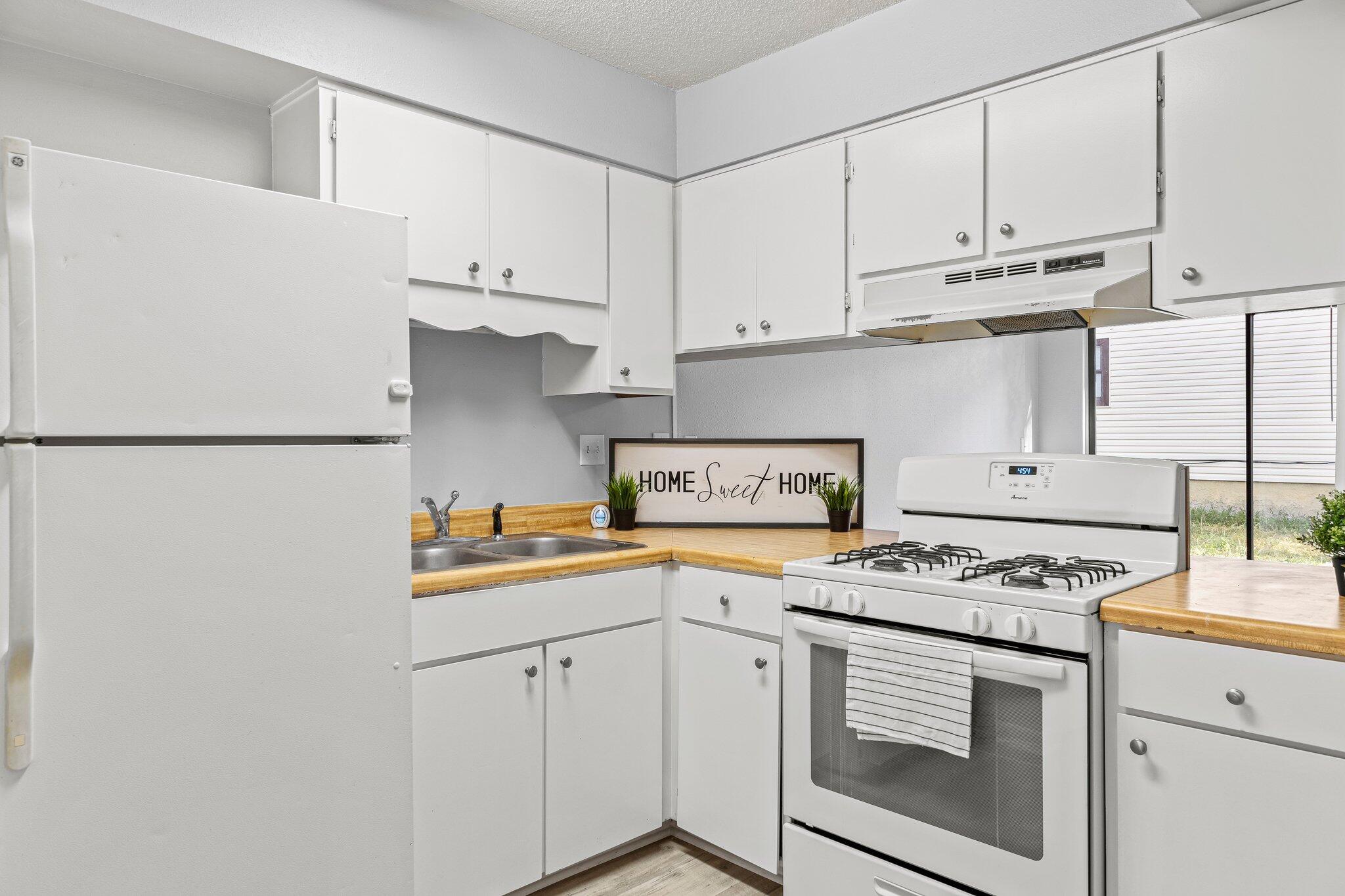 metes and bounds - Residential Lease