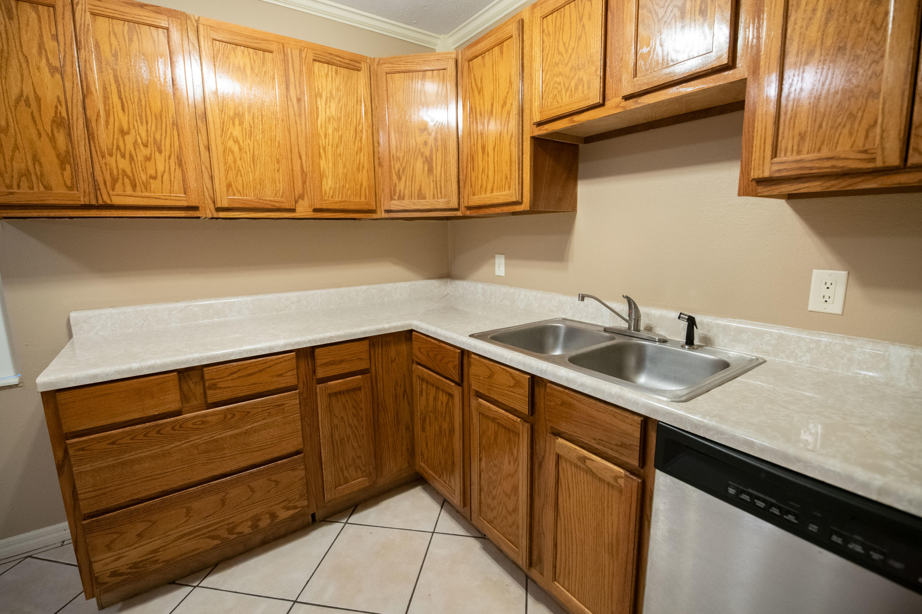 CAROL ANNE MANOR - Residential