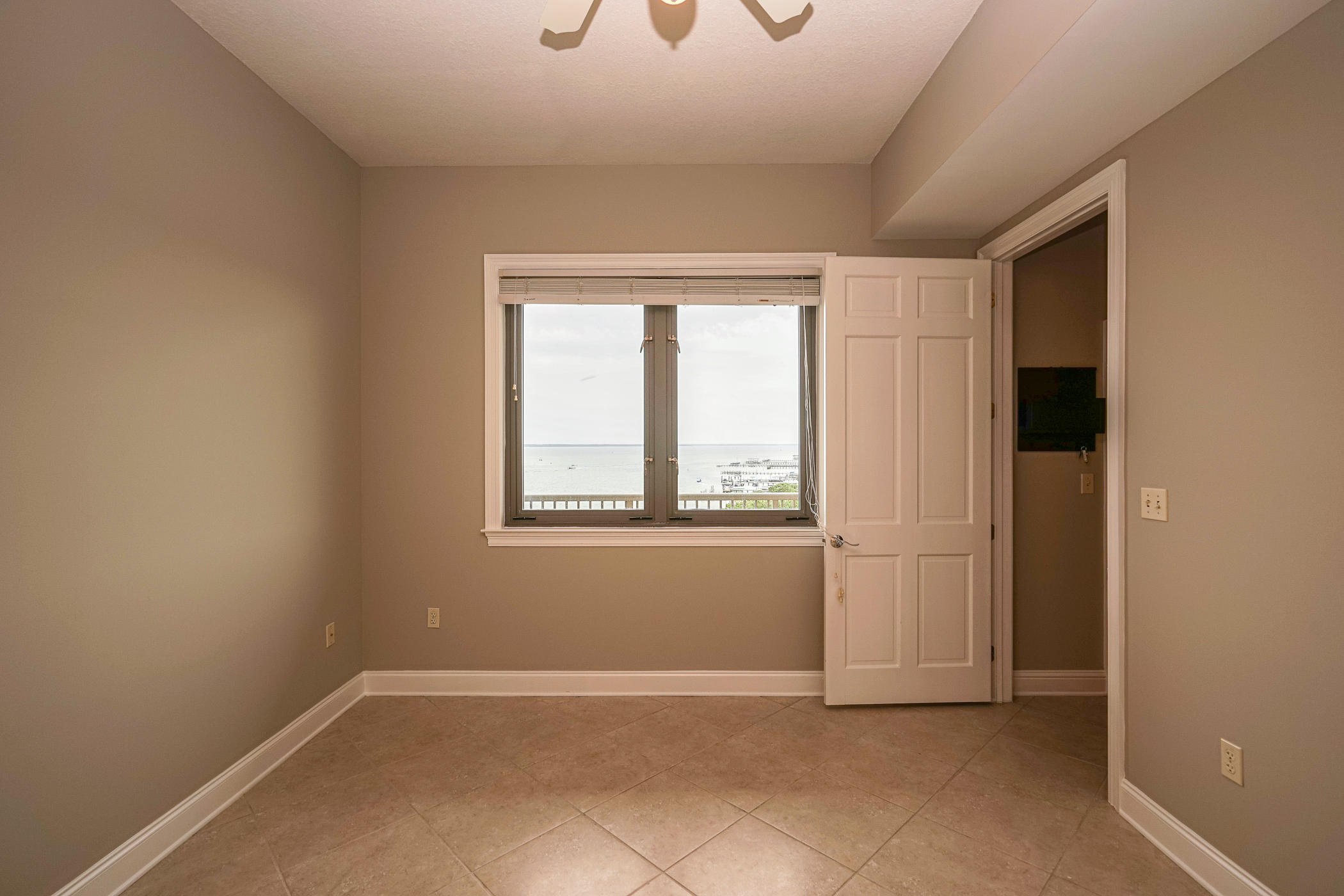 SIDES MORENO POINT WEST - Residential