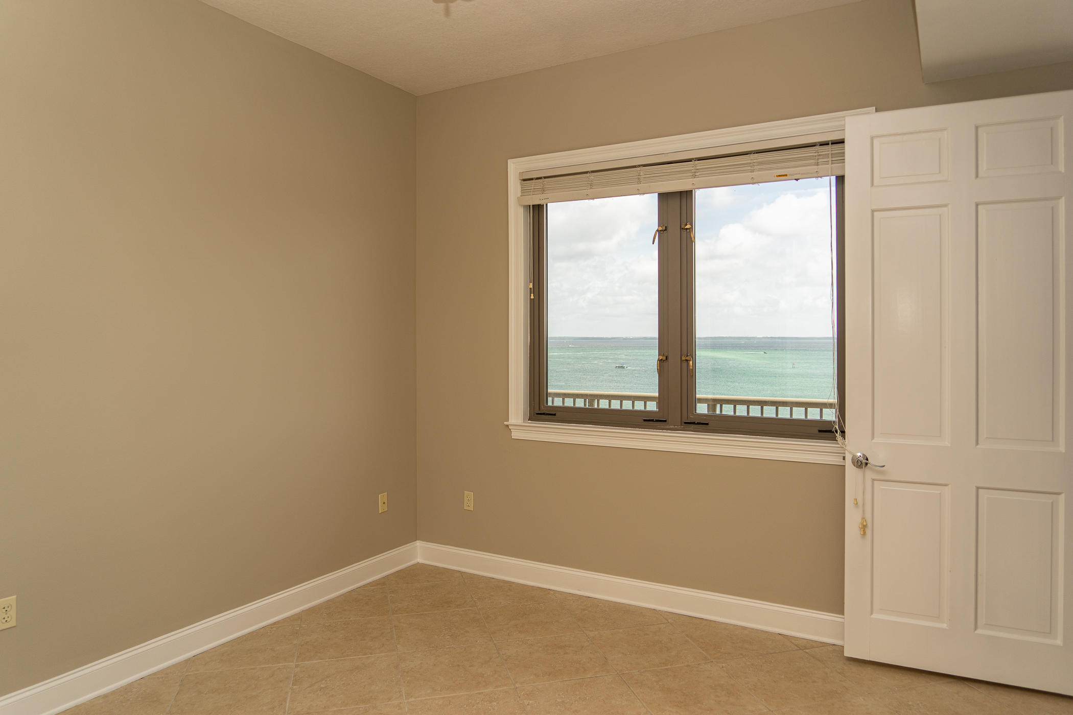 SIDES MORENO POINT WEST - Residential