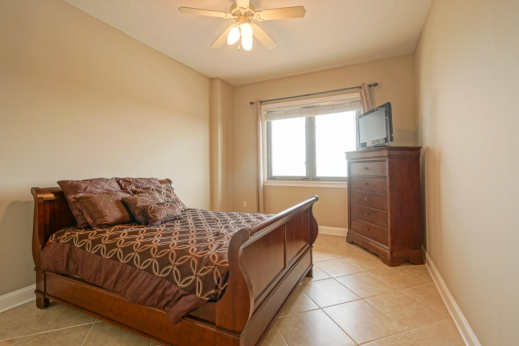 SIDES MORENO POINT WEST - Residential