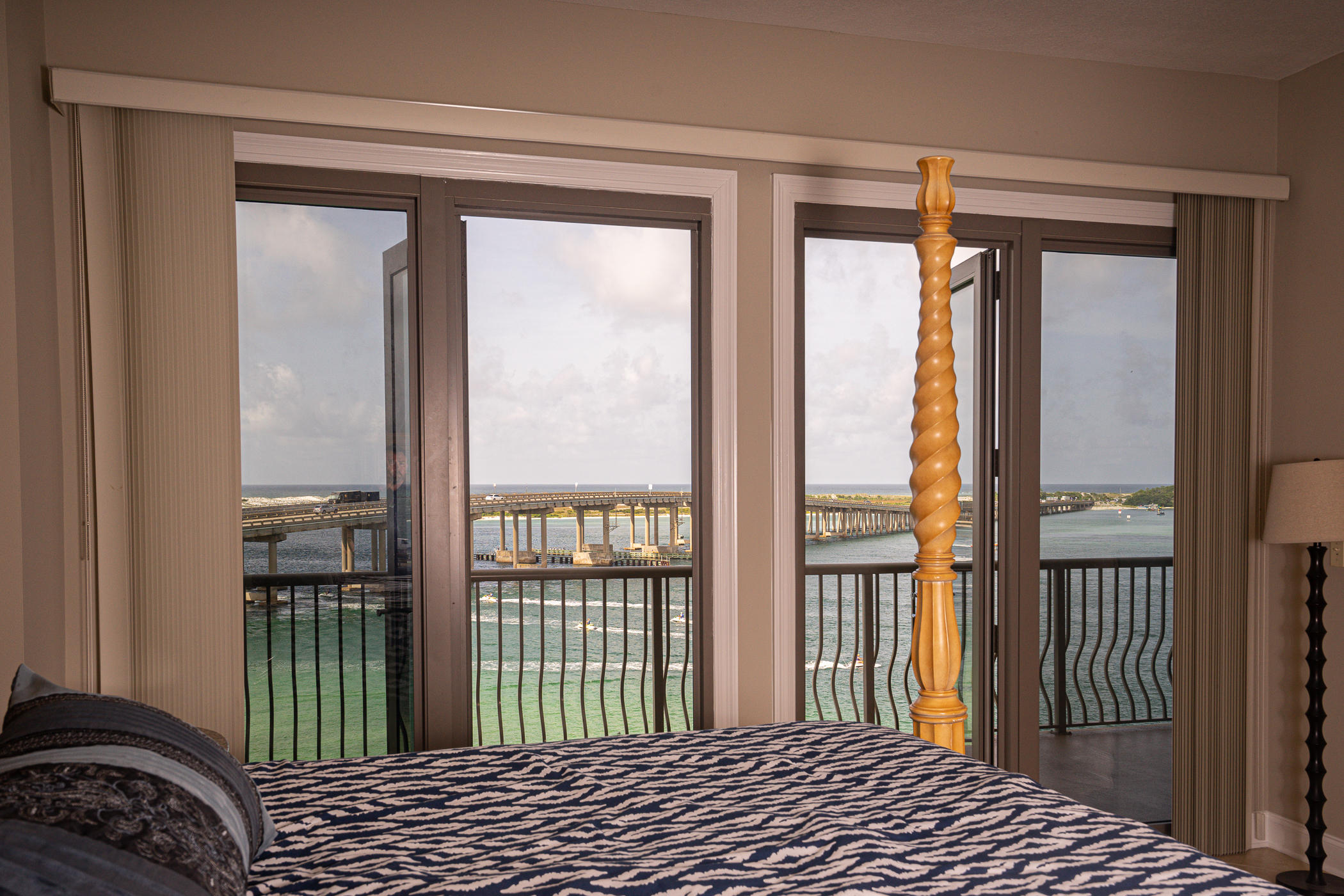 SIDES MORENO POINT WEST - Residential