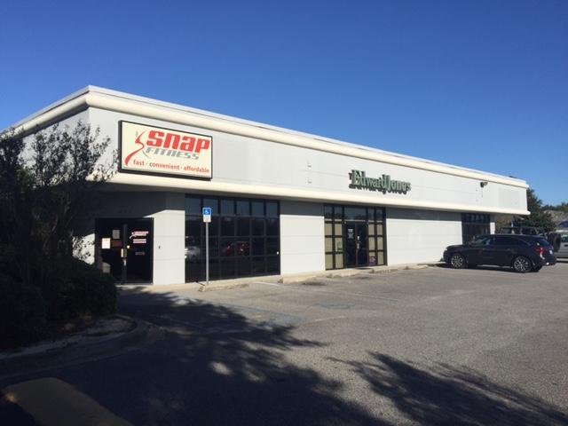FORMER VERIZON BLUEWATER BAY LOCATION WITH GREAT VISIBILITY AND VERY STRONG TRAFFIC FLOW!!!! Lease one of Niceville's most sought after Class A Office/Retail Buildings across from Bluewater Bay Community Resort. Subject Property offers a 2500 square foot end cap space for a variety of Class A tenants needing a highly visible location with easy access off a high traffic corridor (HWY 20). Adjacent tenants include Vitas Home Healthcare and Edward Jones Wealth Management Services.