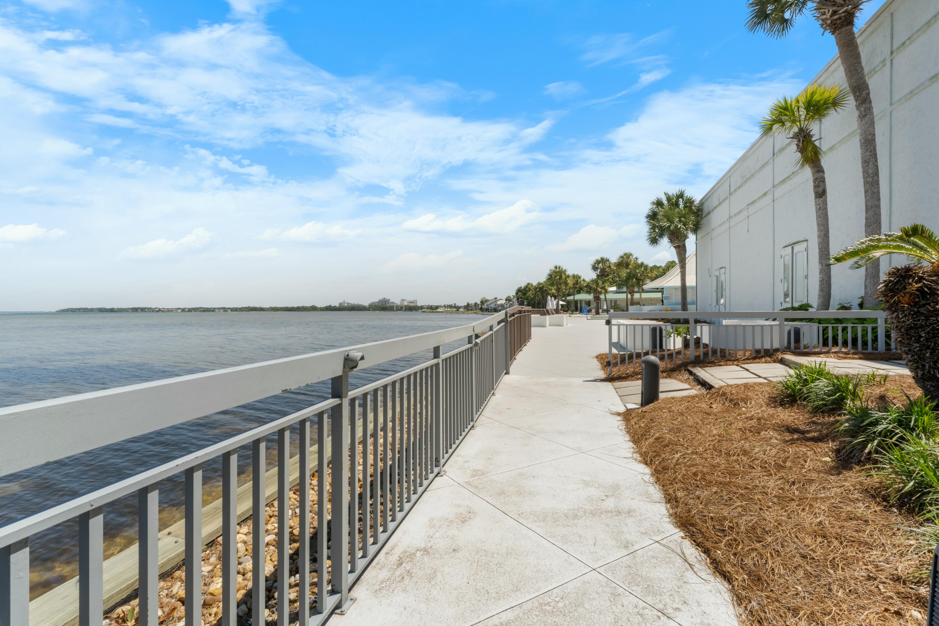 BAYSIDE CONDO SANDESTIN - Residential