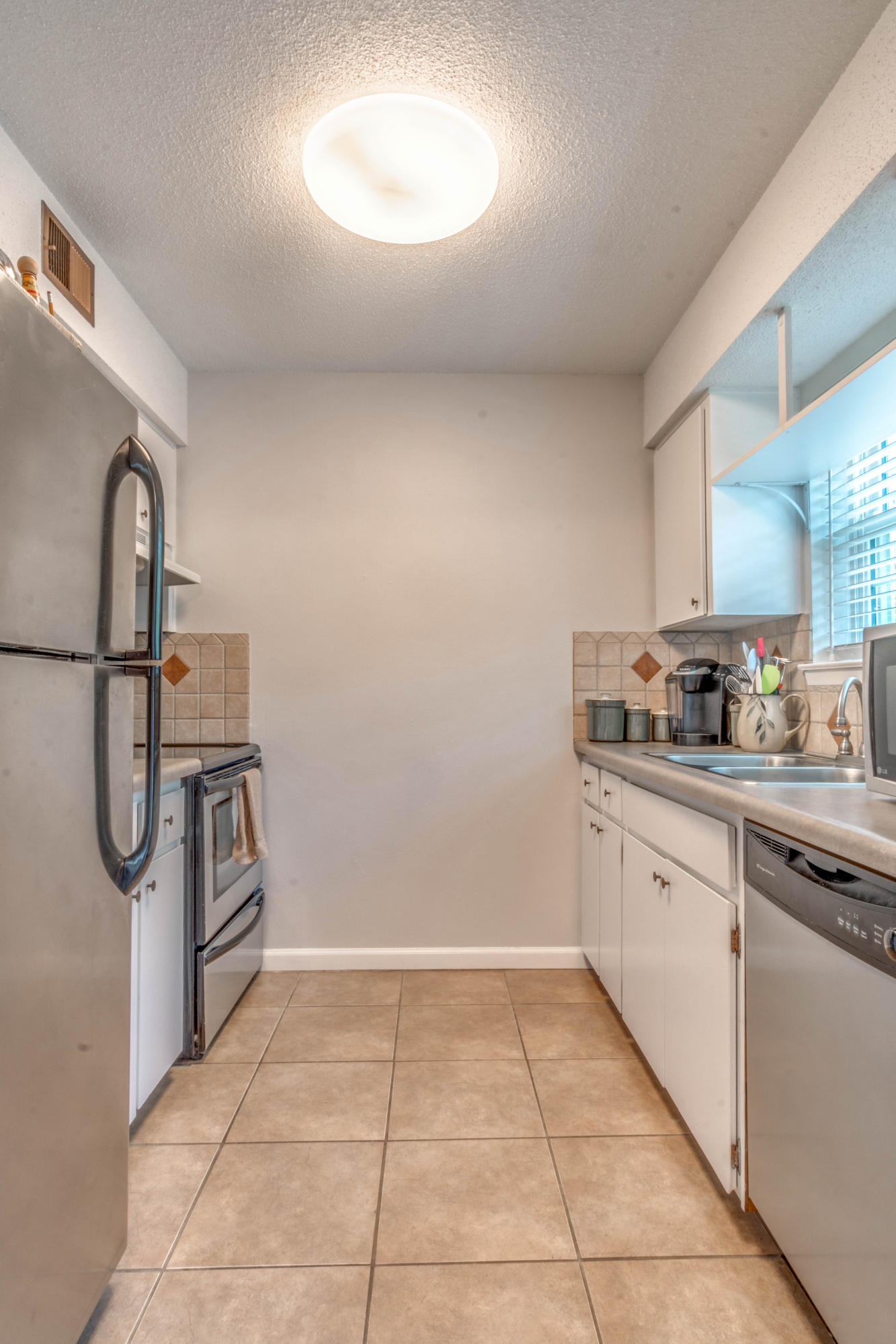 COUNTRY CLUB CONDO - Residential