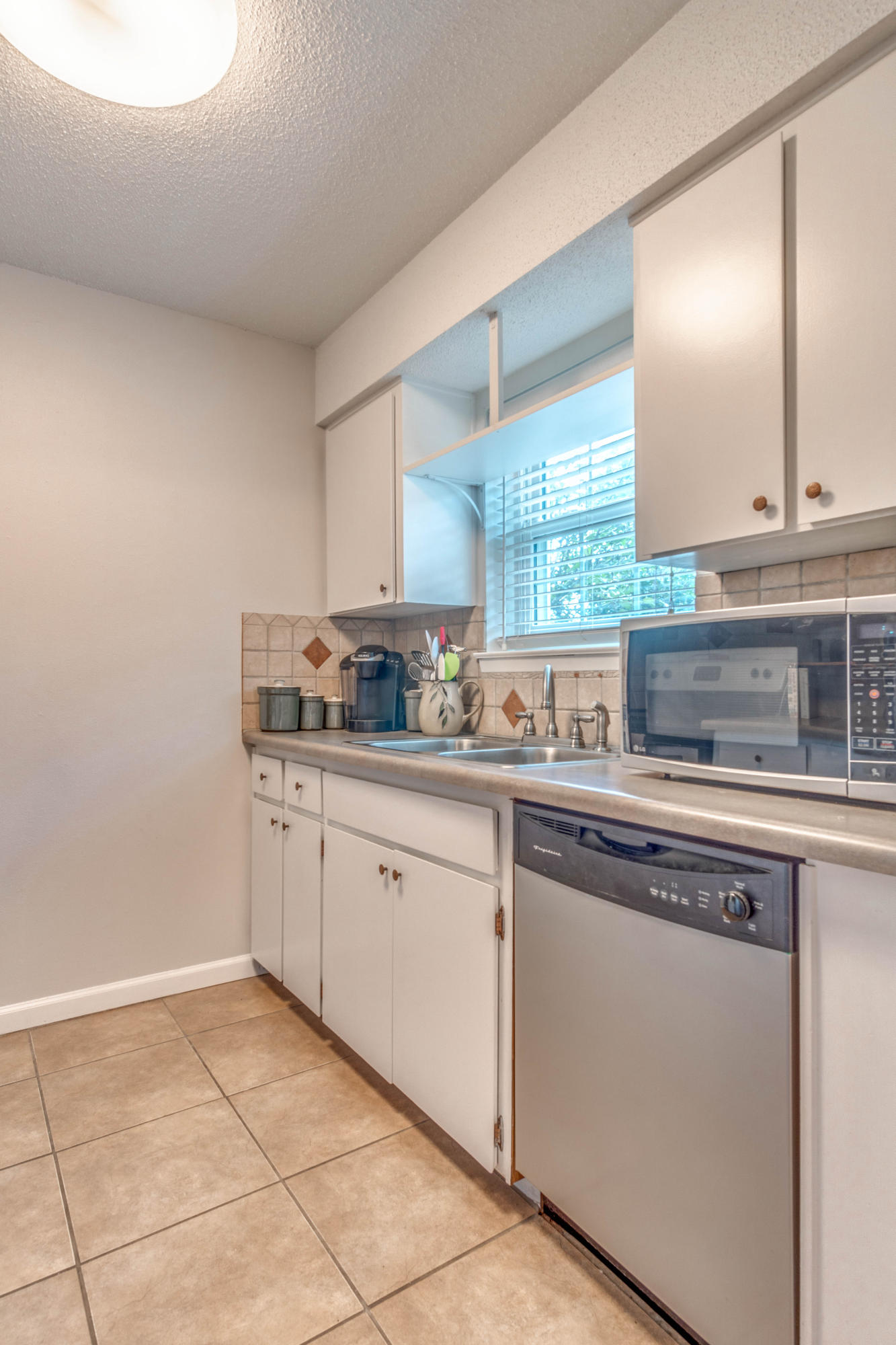 COUNTRY CLUB CONDO - Residential