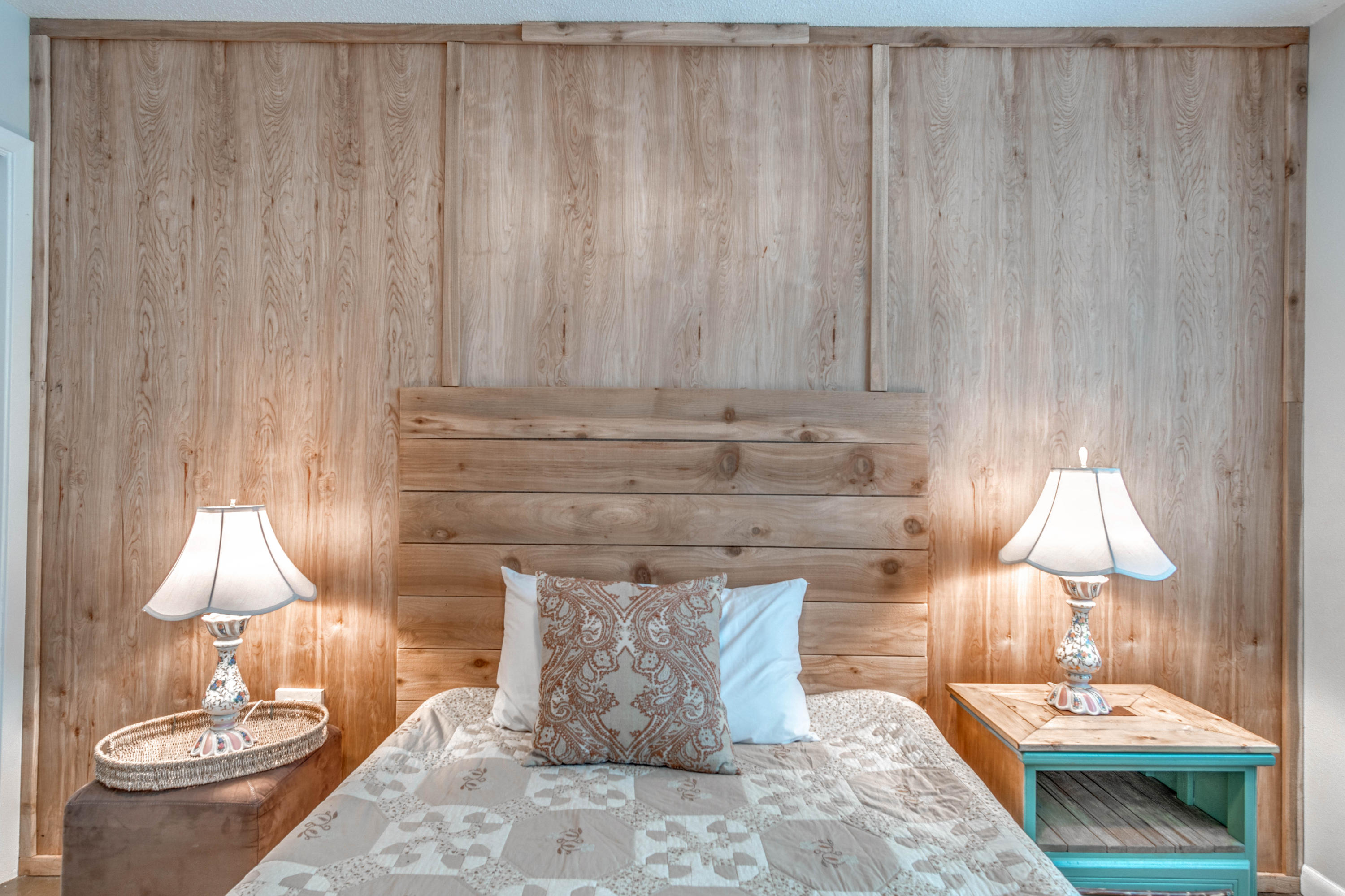 COUNTRY CLUB CONDO - Residential