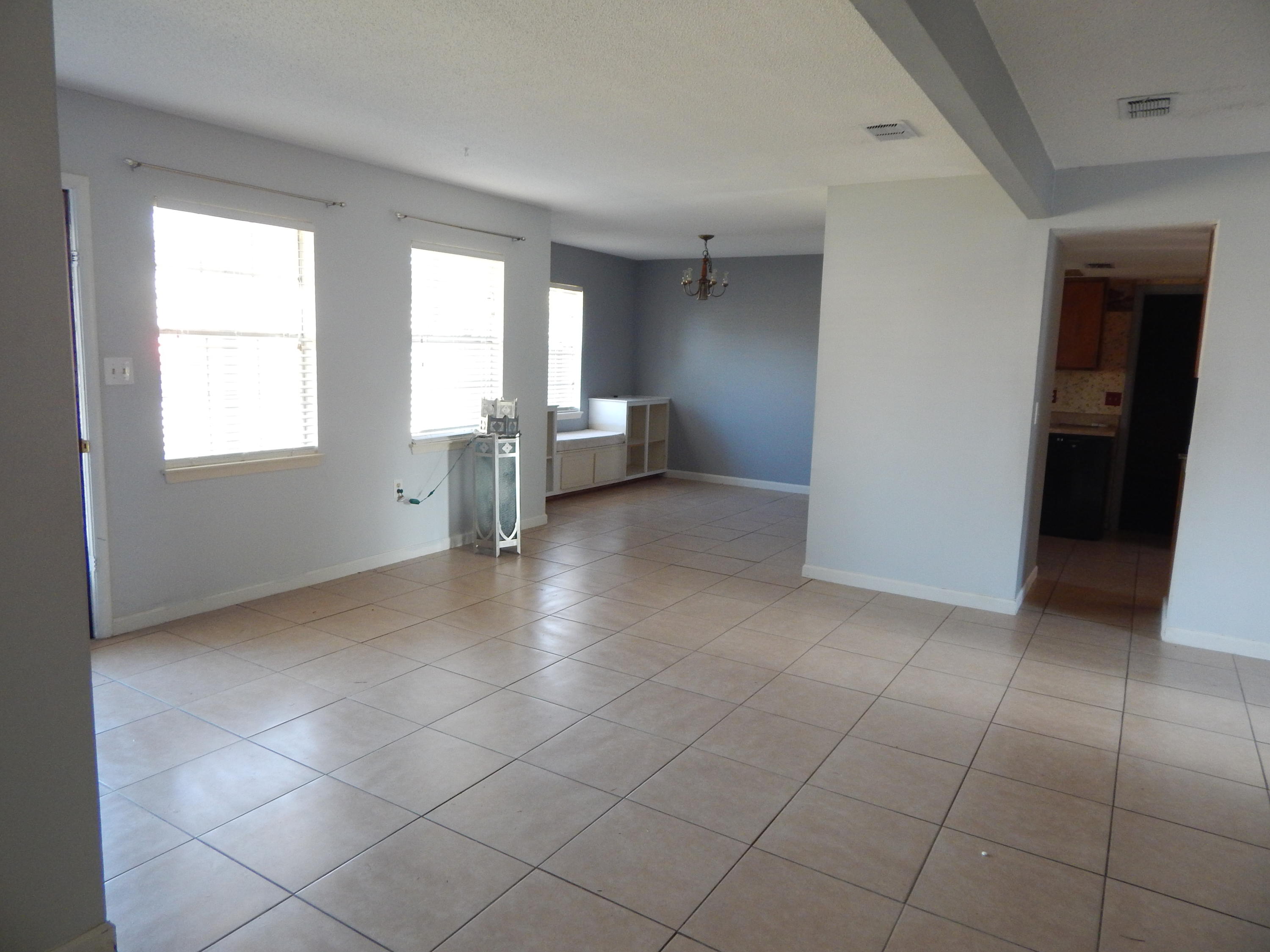 TANGLEWOOD S/D 1ST ADDN - Residential