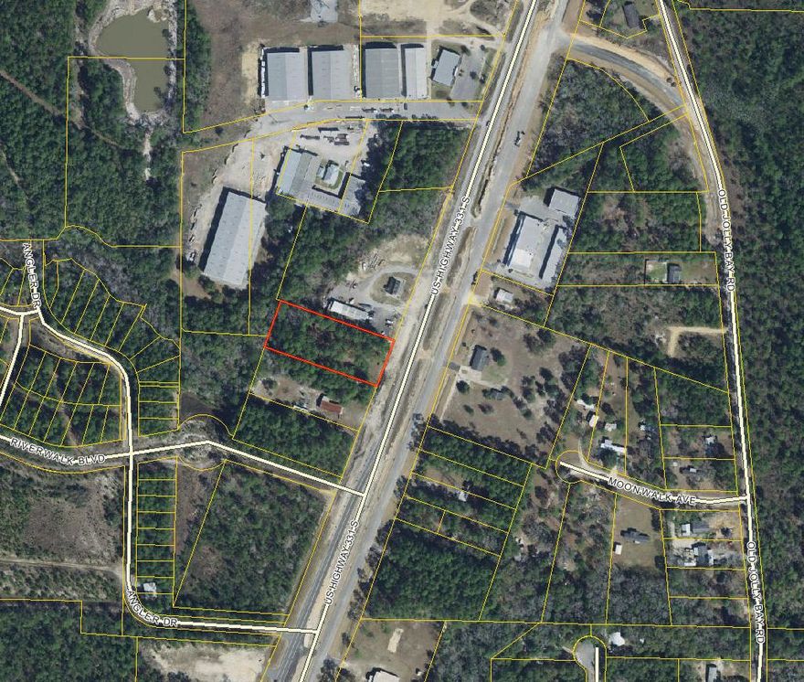 Great commercial property, perfectly placed just south of the Publix shopping center. This area is growing fast and these prime lots on 331 are getting harder to find every day.
