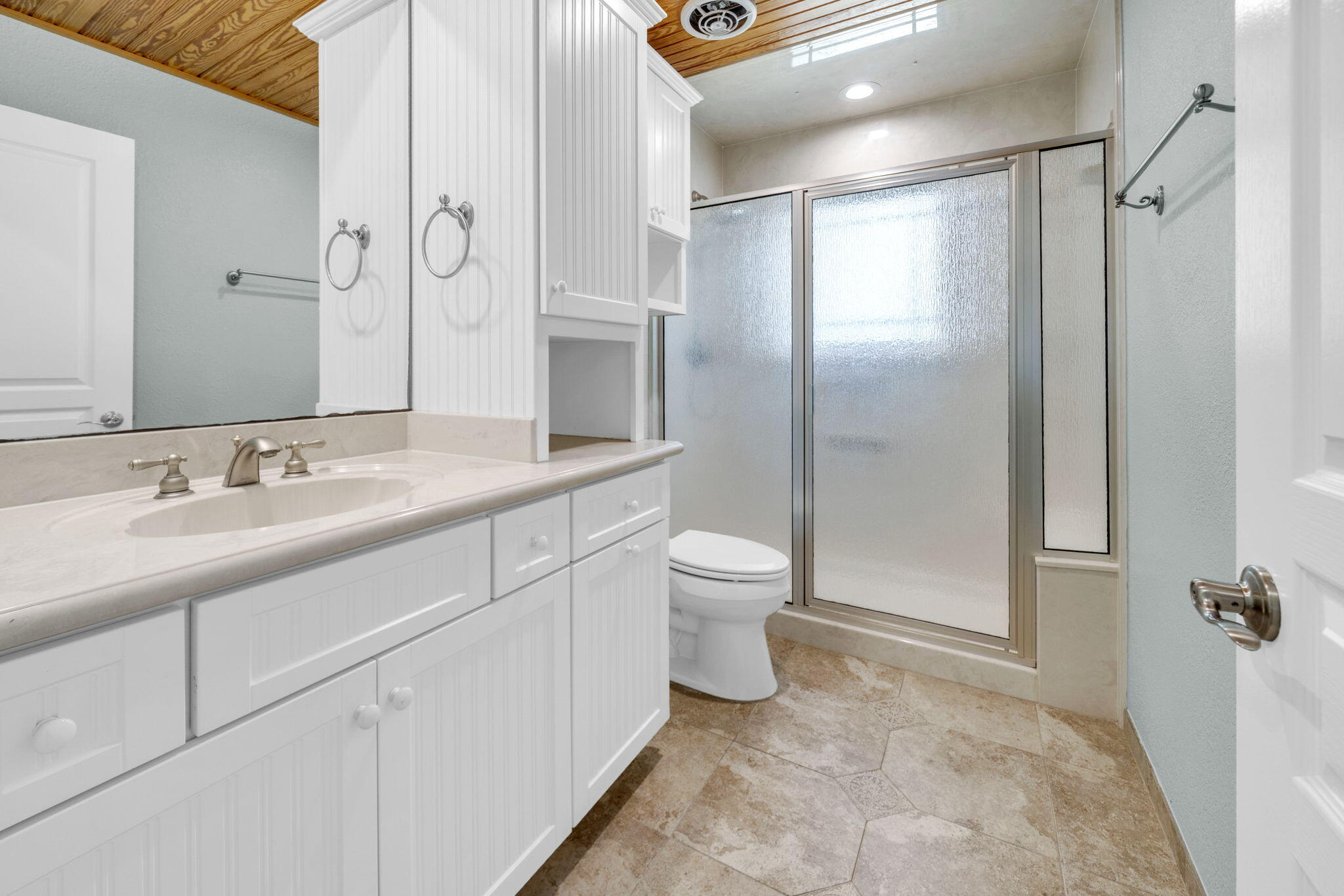 LAKESIDE VILLAS - Residential