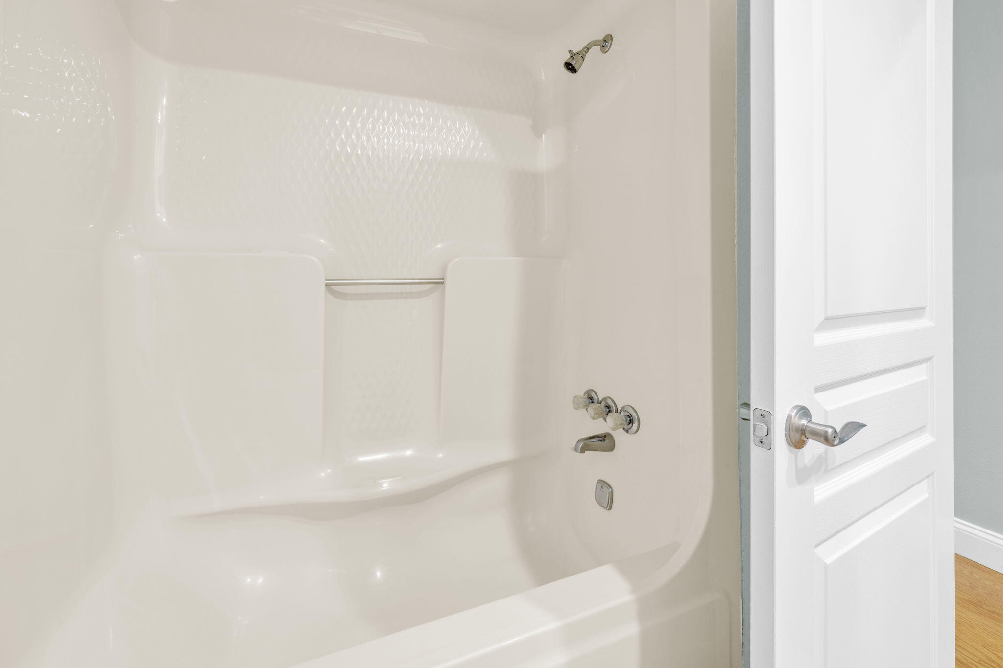 LAKESIDE VILLAS - Residential