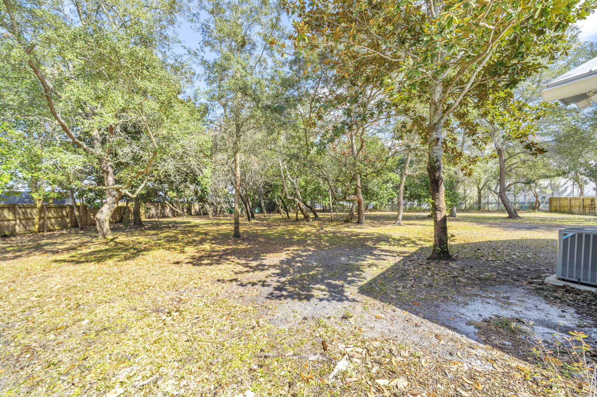 LAKESIDE VILLAS - Residential