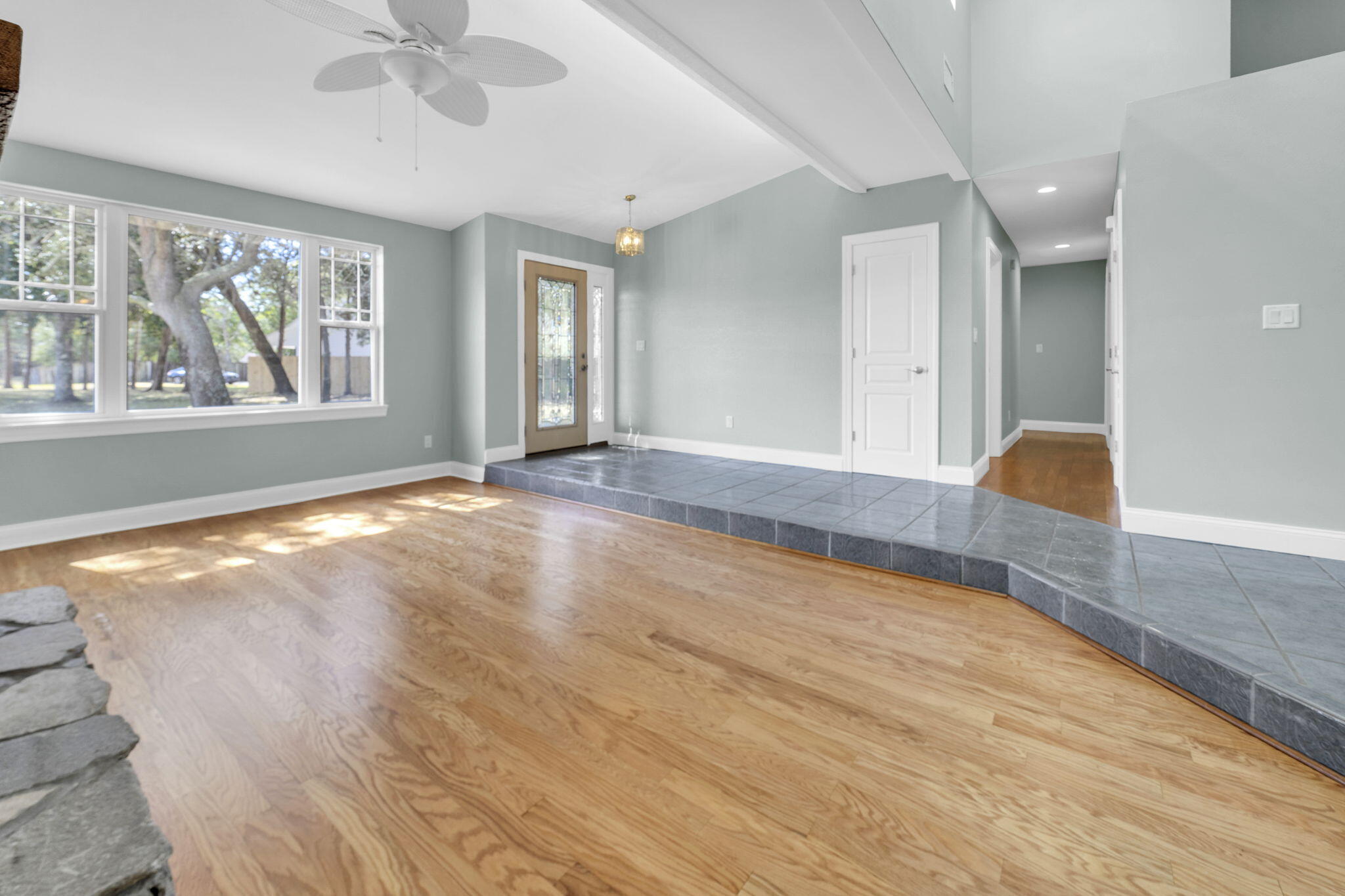 LAKESIDE VILLAS - Residential