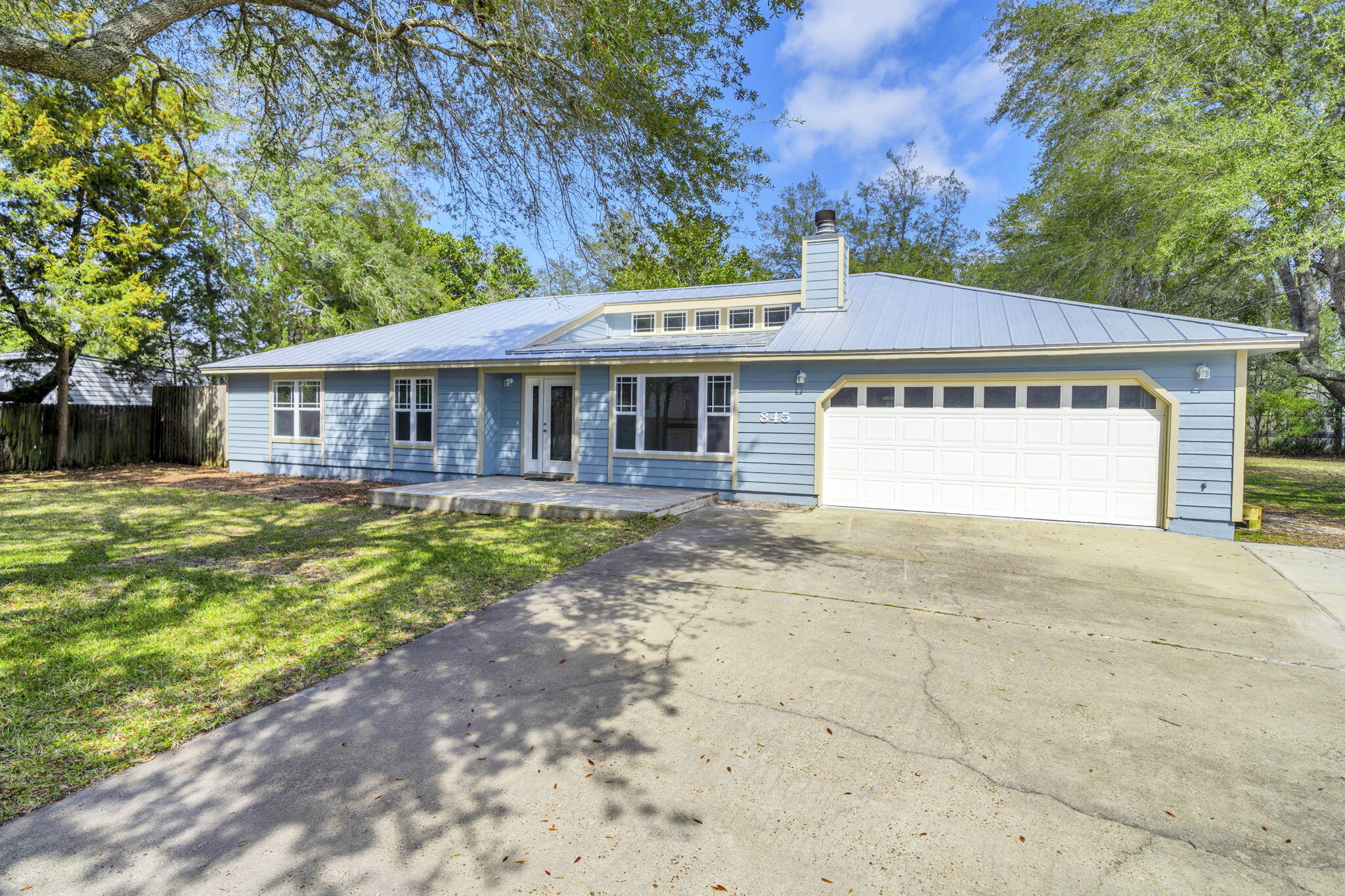 LAKESIDE VILLAS - Residential