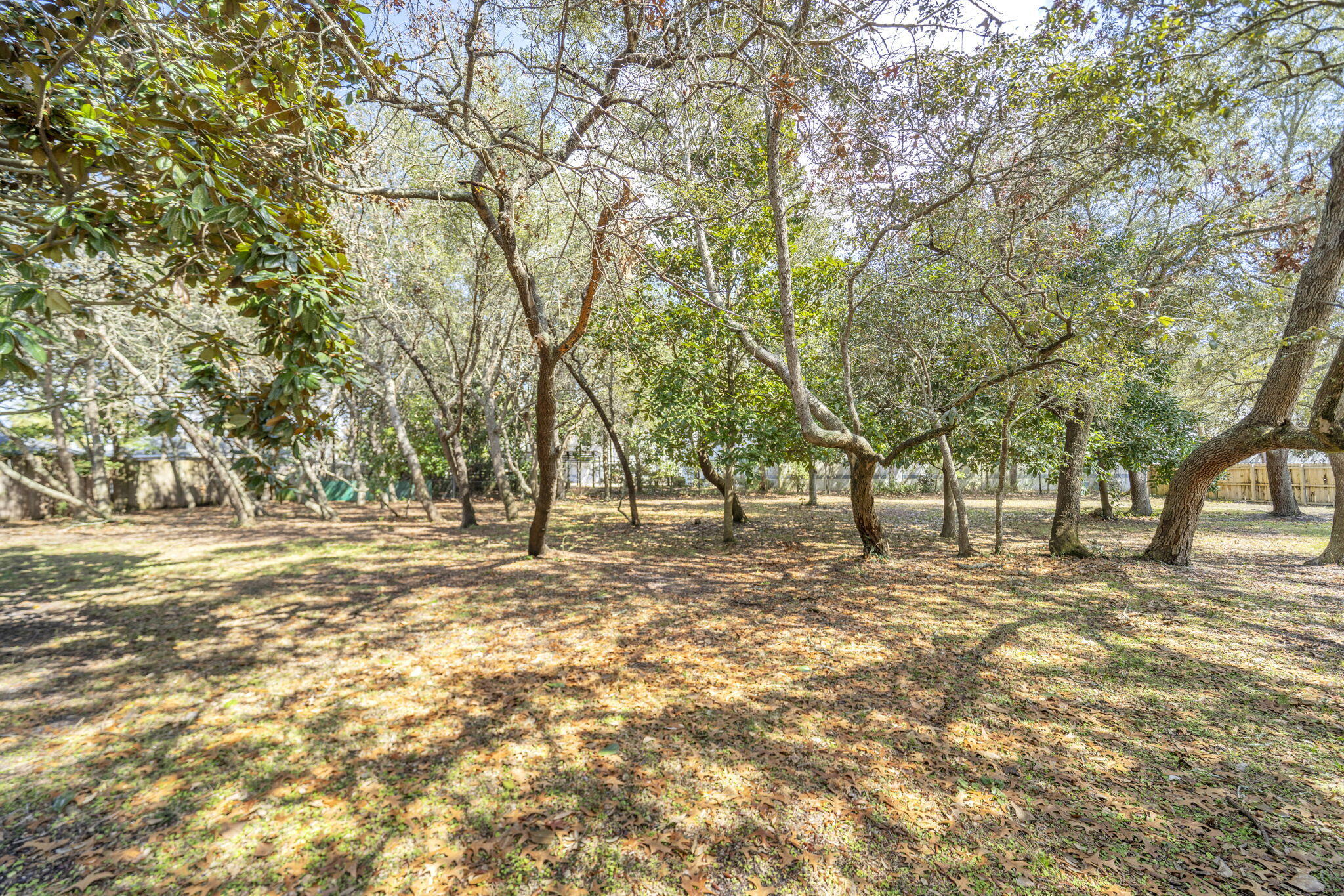 LAKESIDE VILLAS - Residential