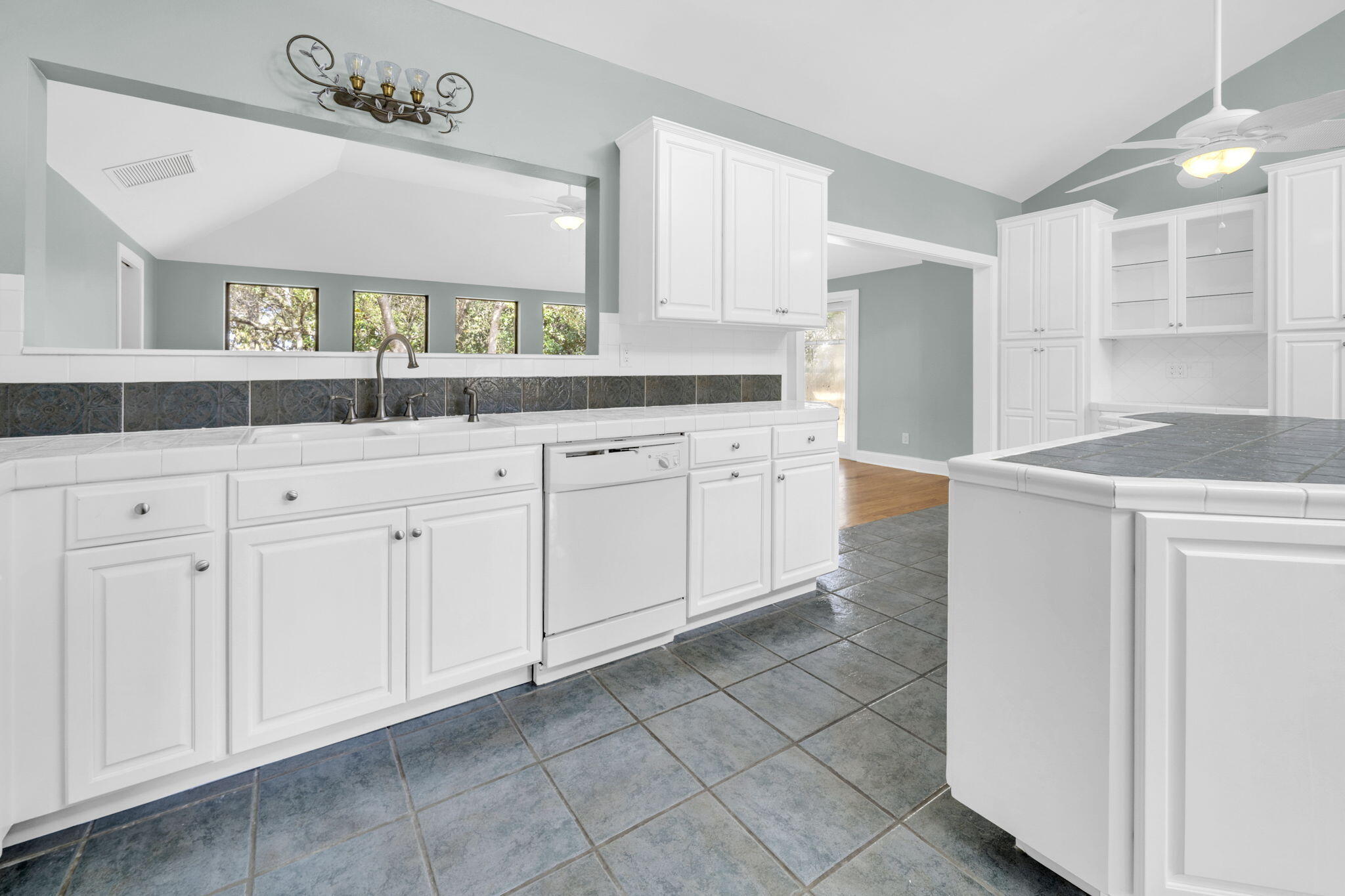 LAKESIDE VILLAS - Residential