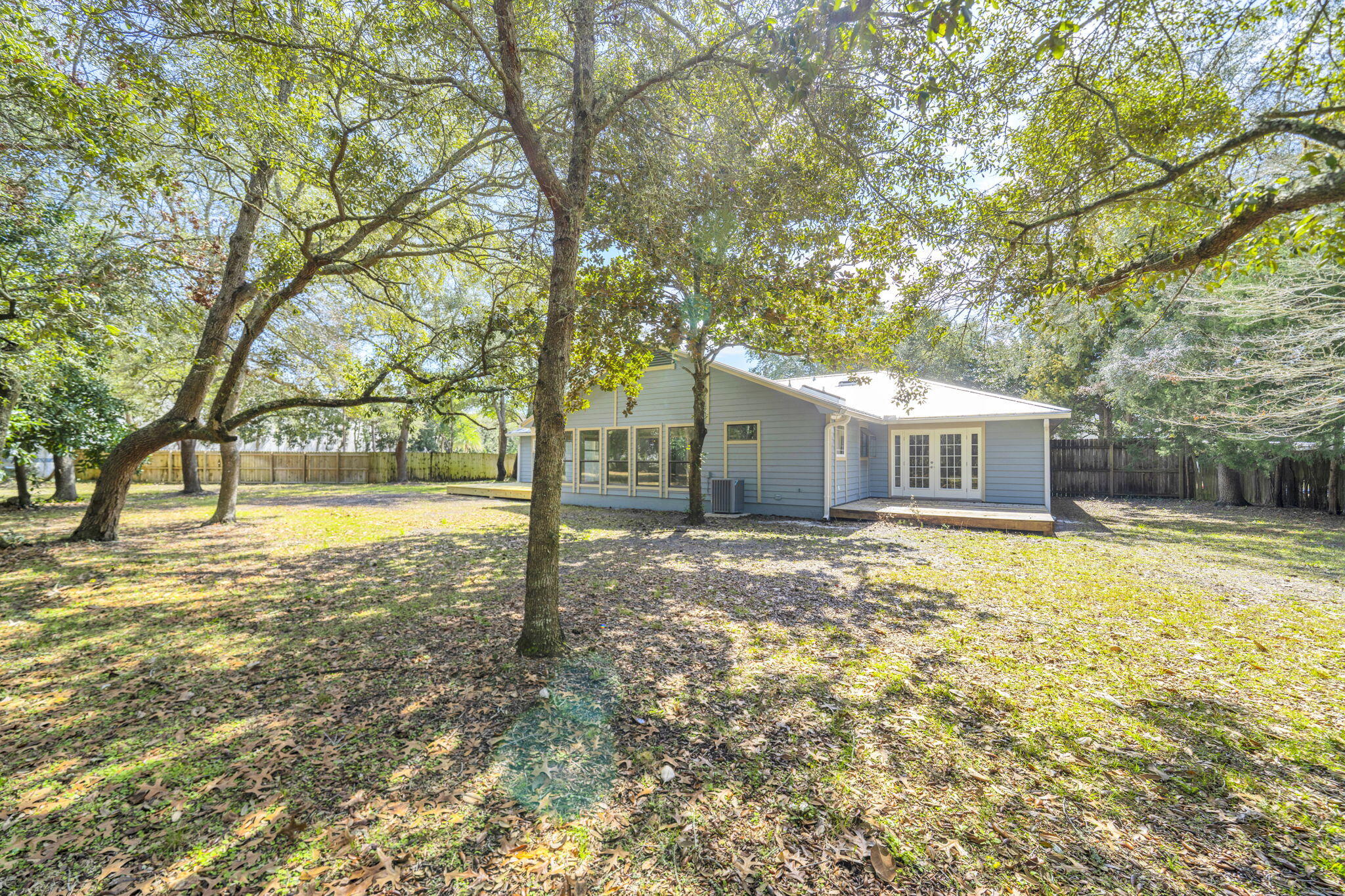 LAKESIDE VILLAS - Residential