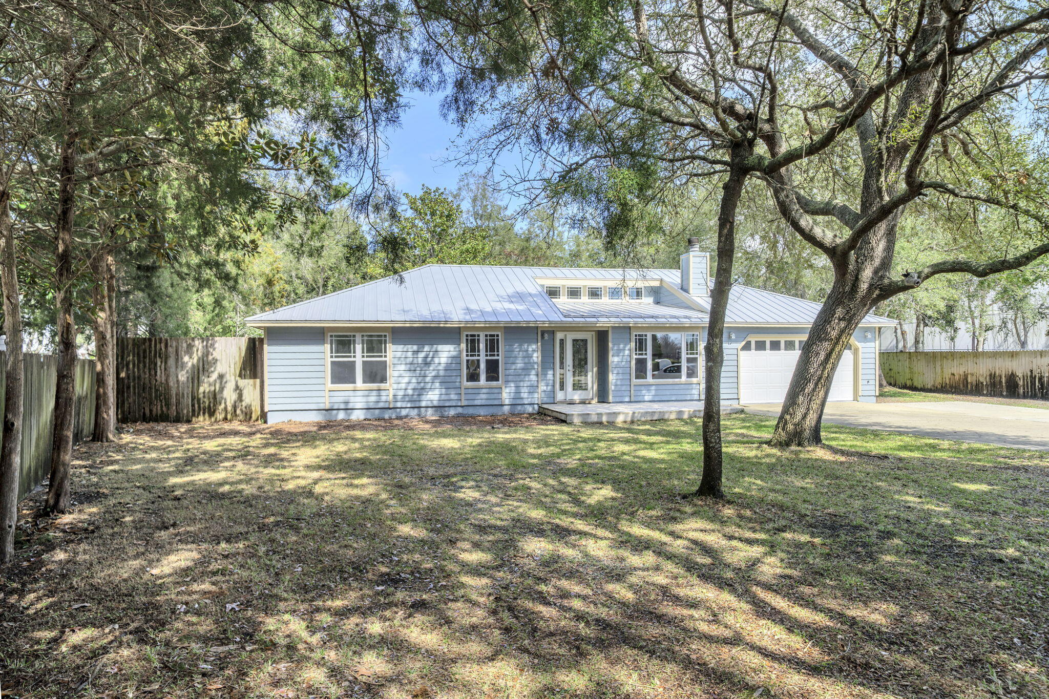 LAKESIDE VILLAS - Residential