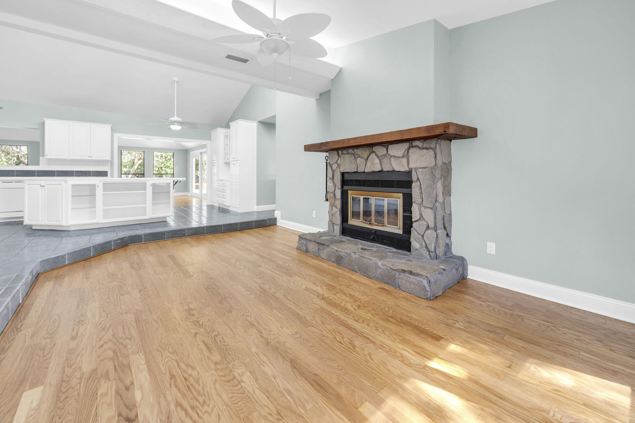 LAKESIDE VILLAS - Residential