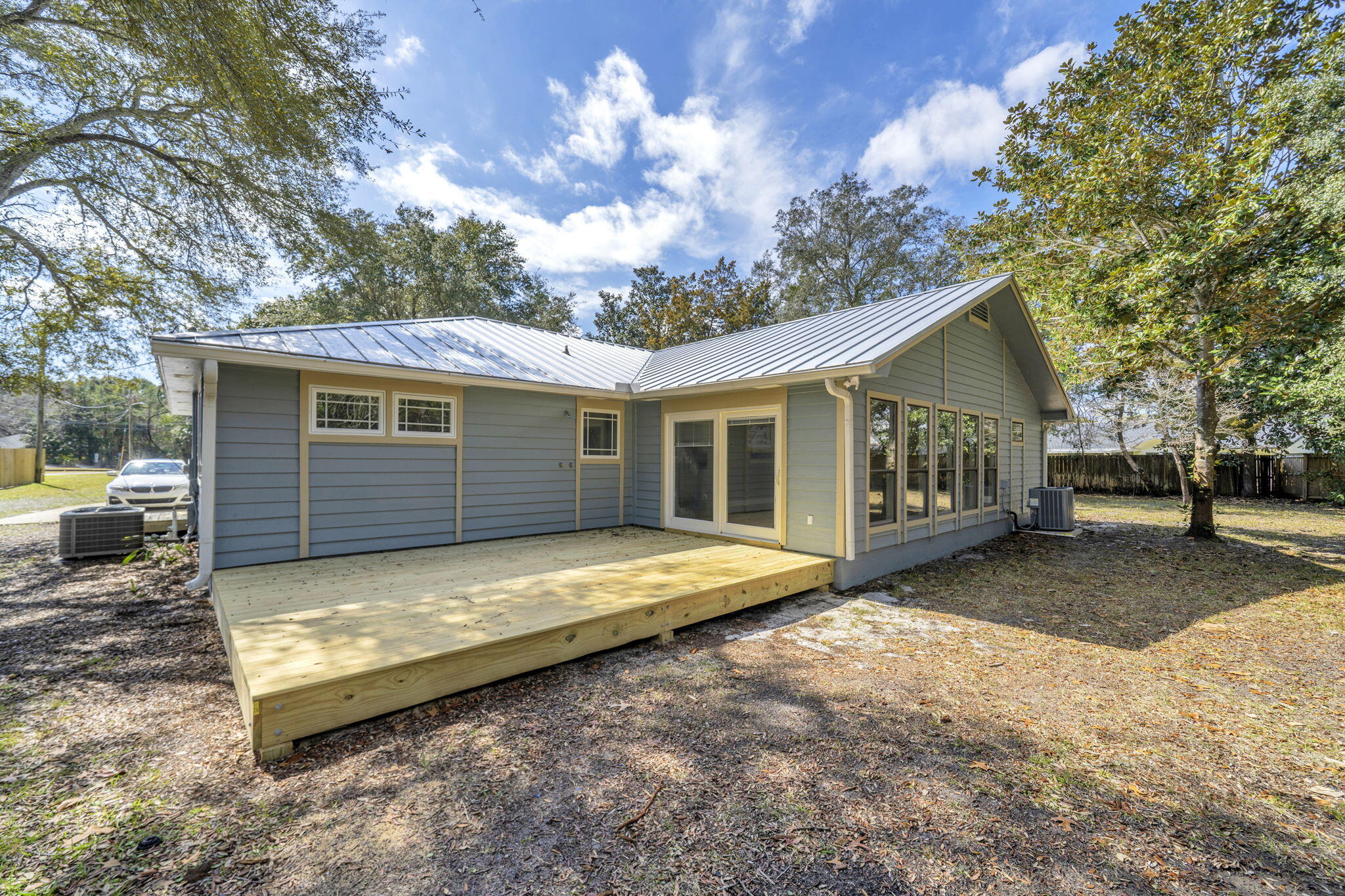 LAKESIDE VILLAS - Residential