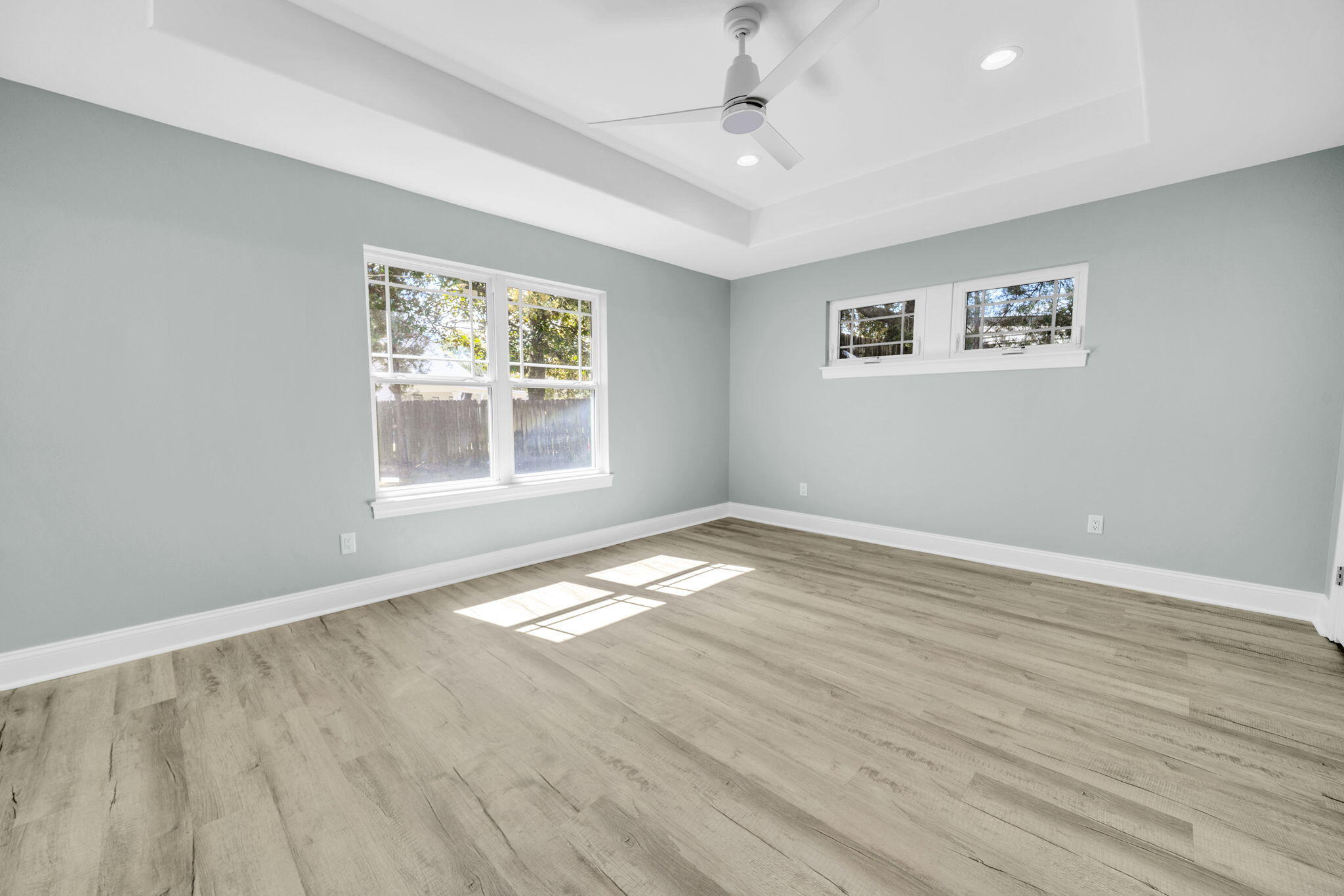 LAKESIDE VILLAS - Residential