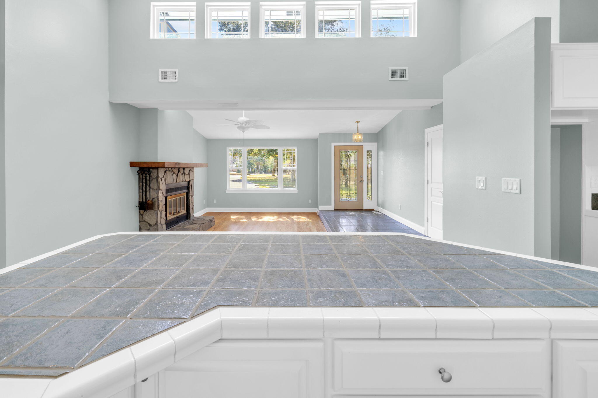 LAKESIDE VILLAS - Residential