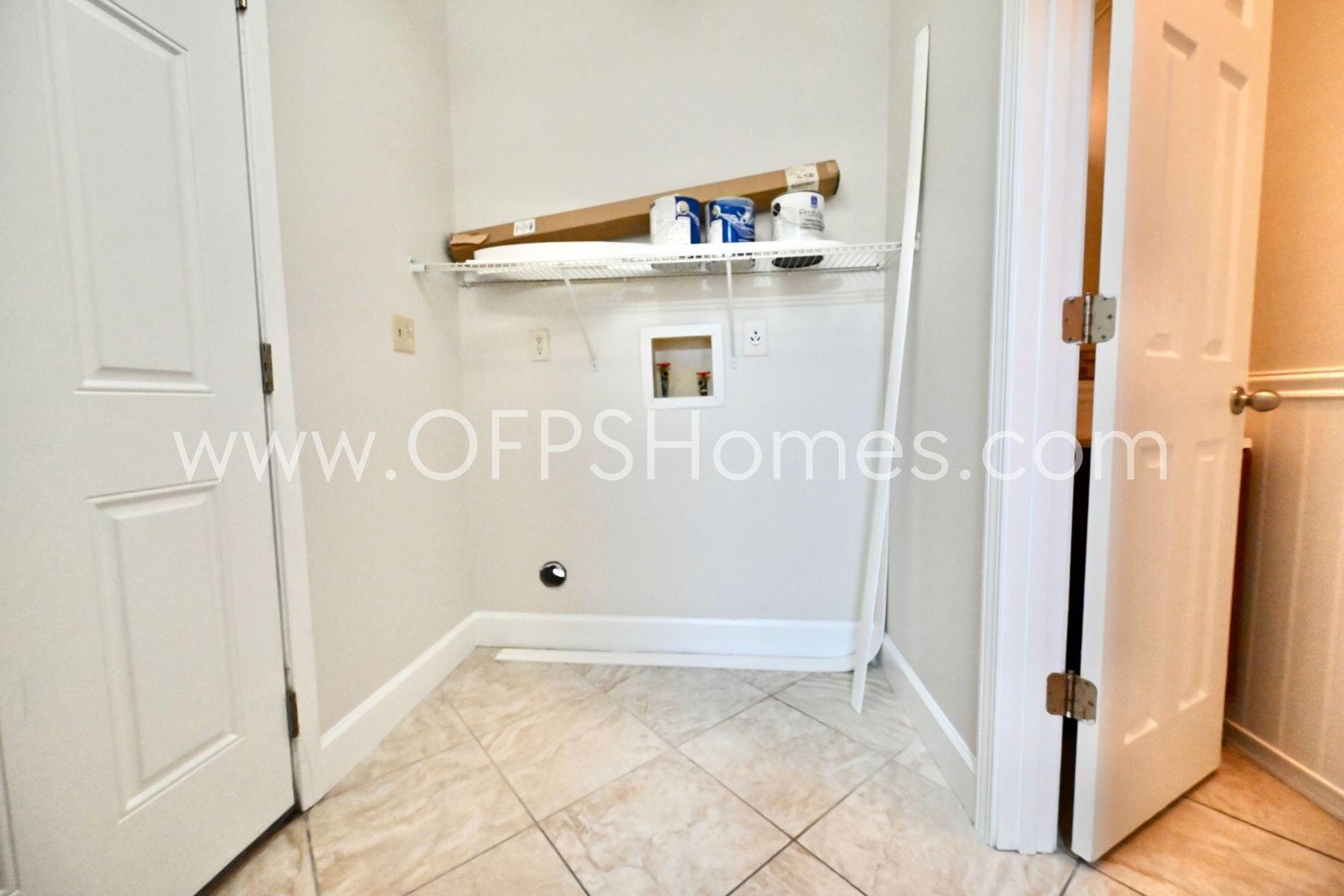 INDIAN HILLS - Residential Lease