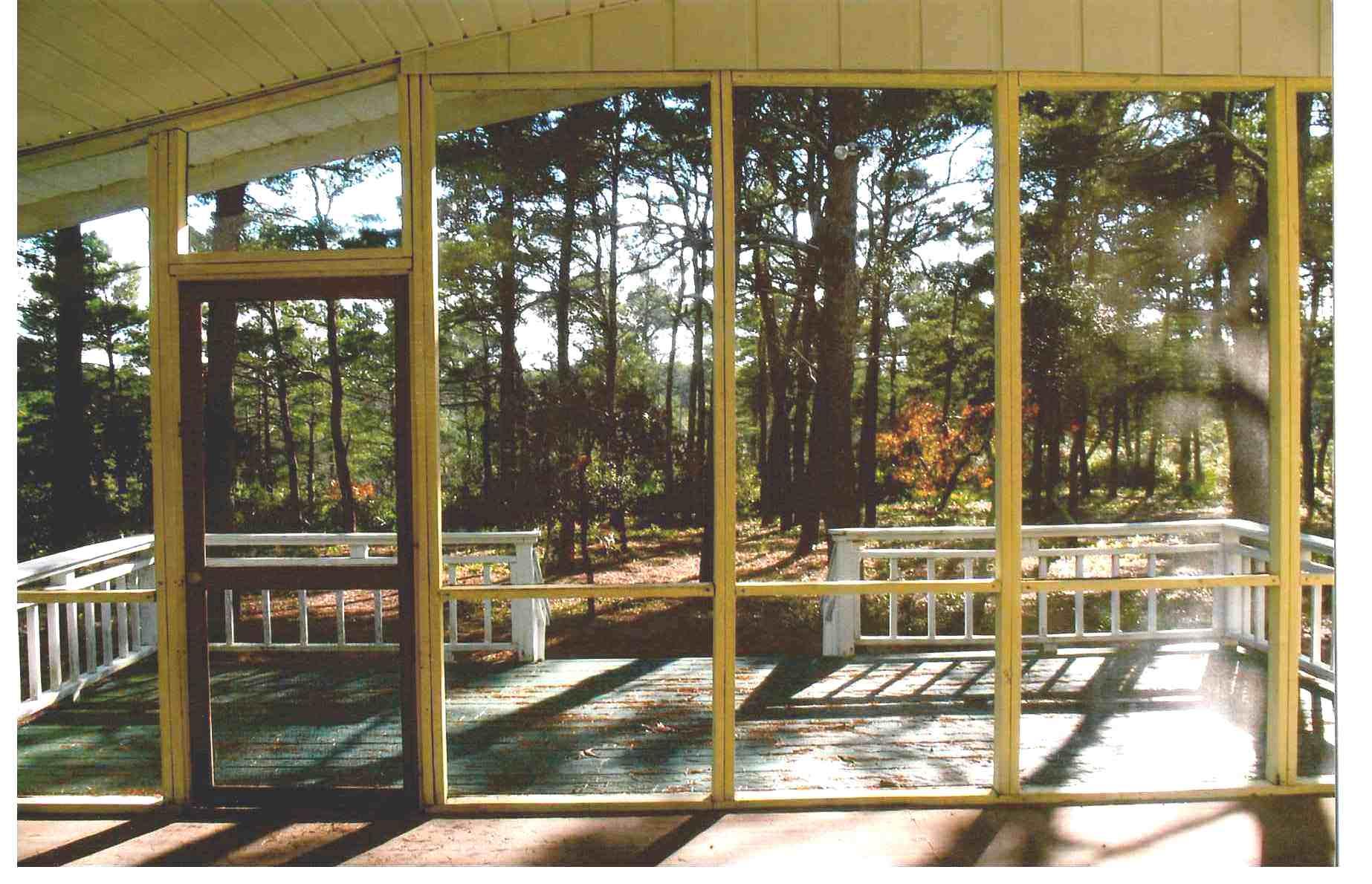 NO RECORDED SUBDIVISION - Land