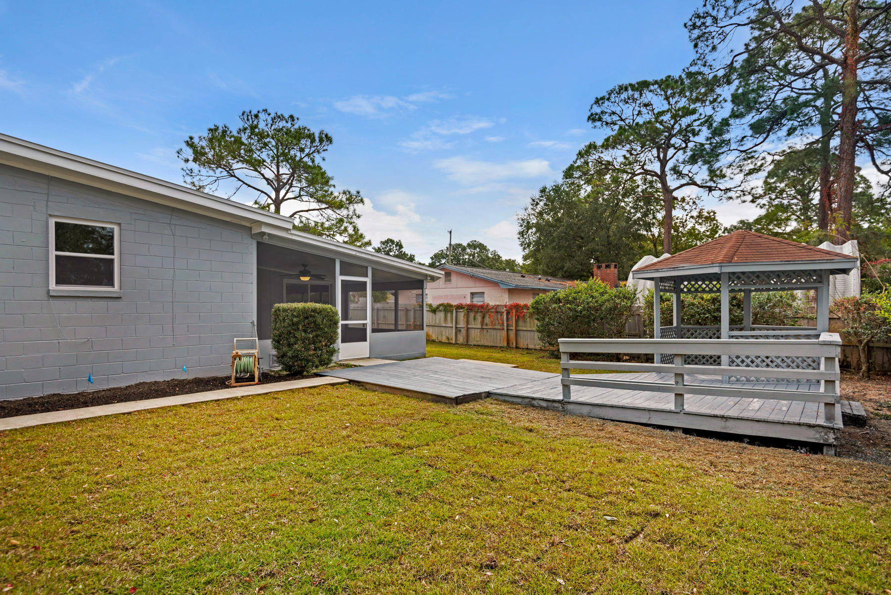 HOWARD S/D LOT 24 - Residential