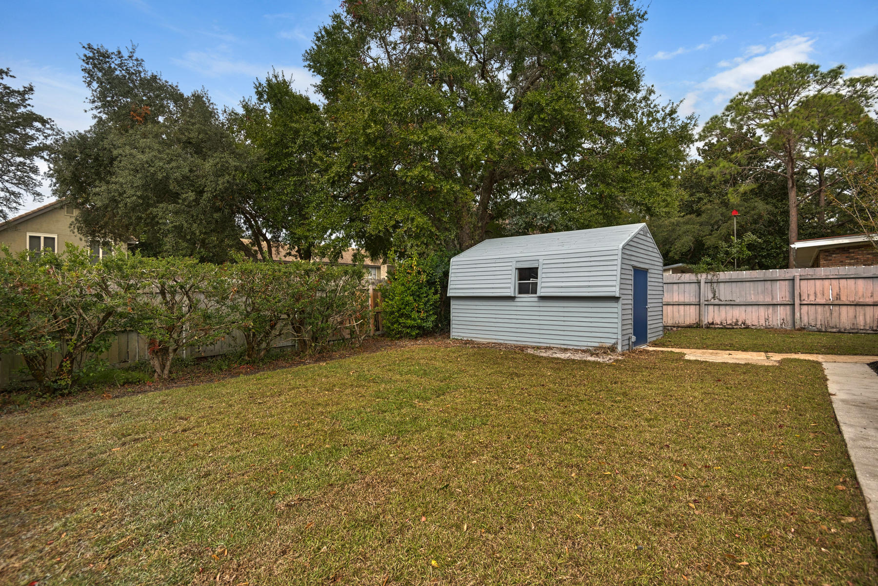 HOWARD S/D LOT 24 - Residential