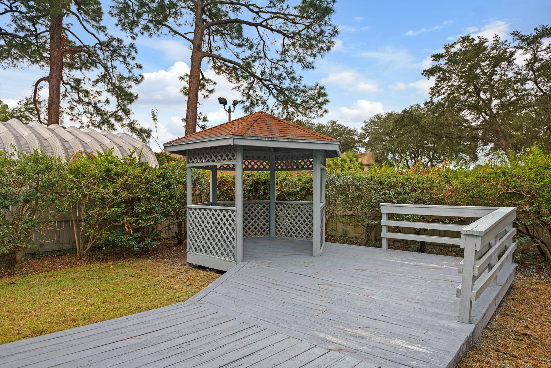 HOWARD S/D LOT 24 - Residential