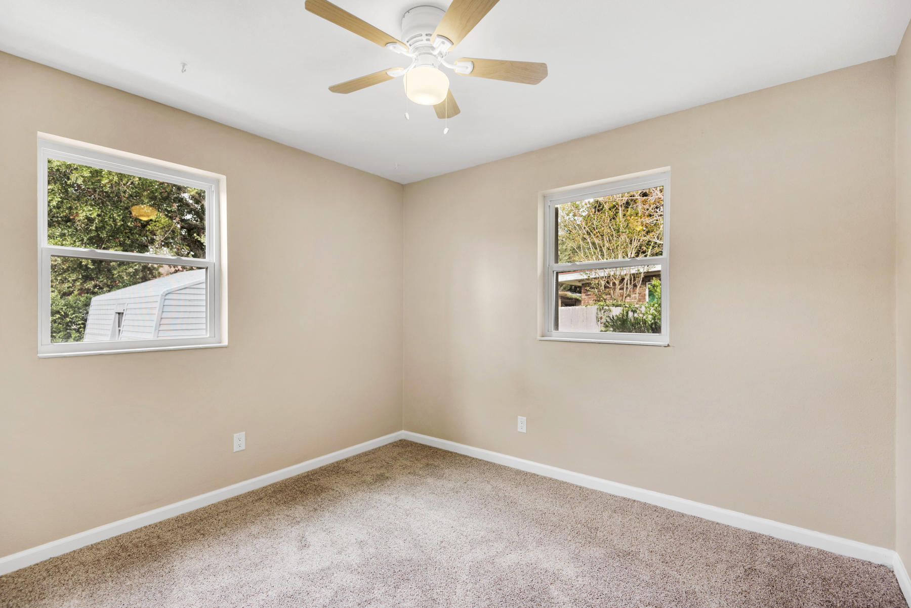 HOWARD S/D LOT 24 - Residential