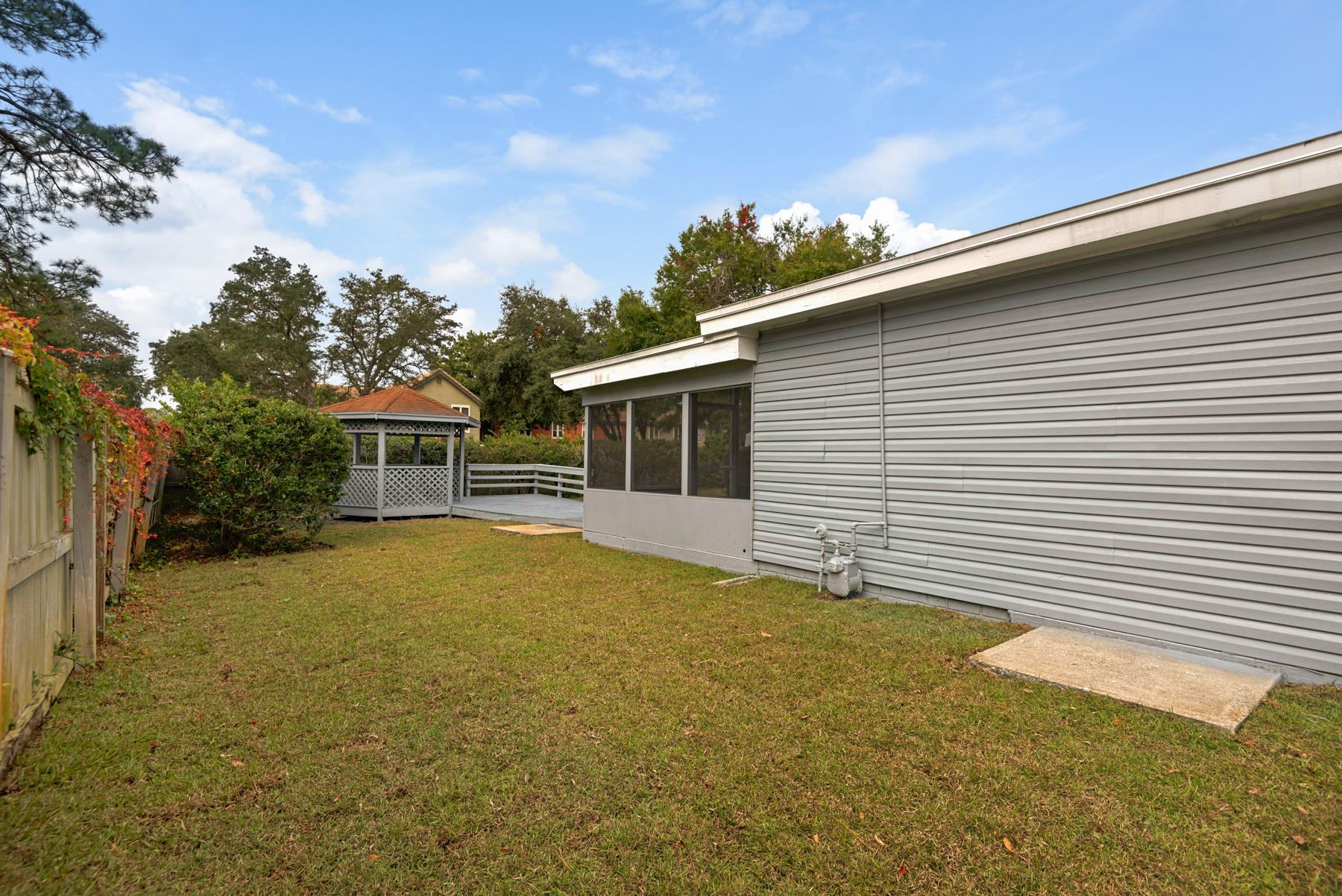 HOWARD S/D LOT 24 - Residential