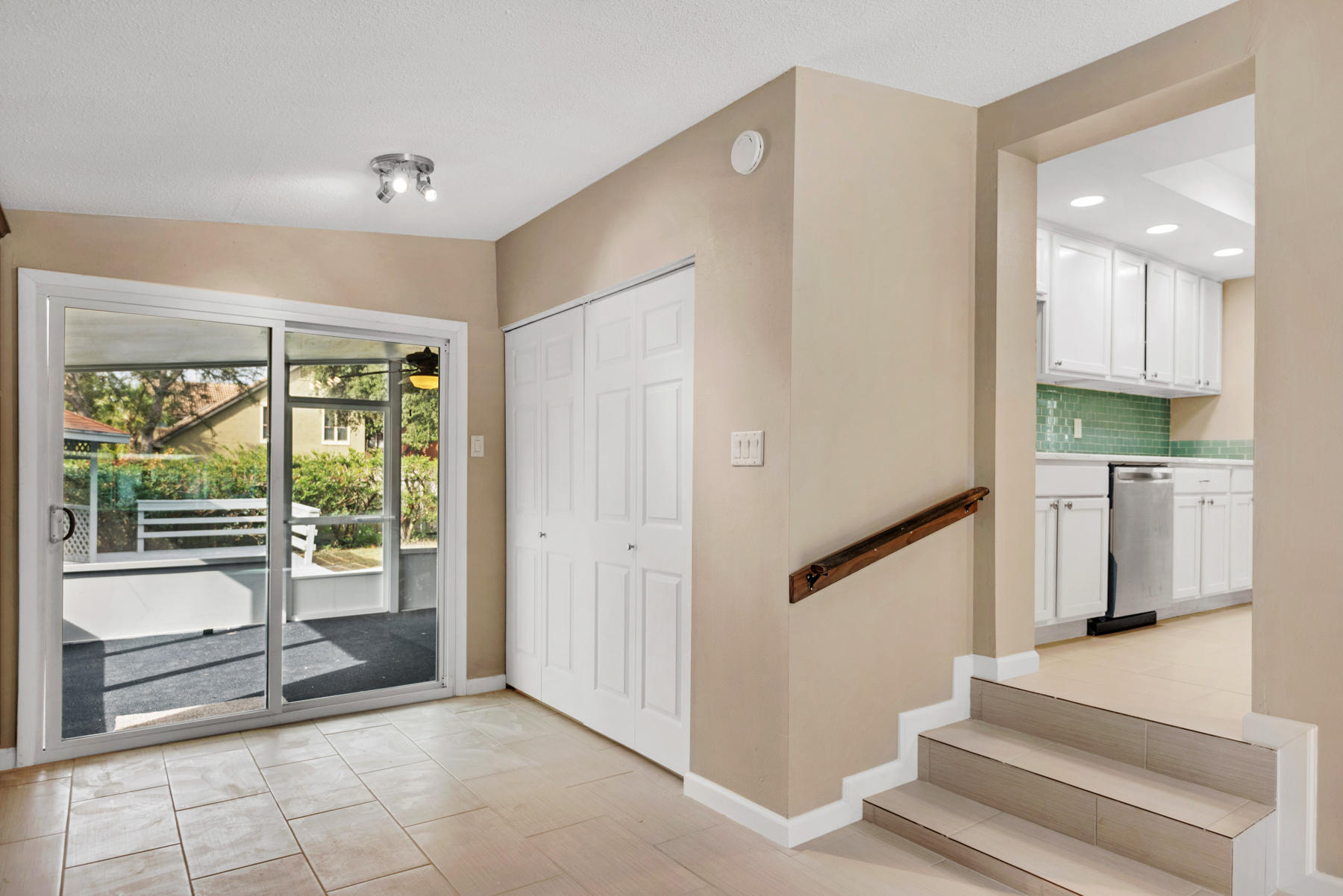 HOWARD S/D LOT 24 - Residential