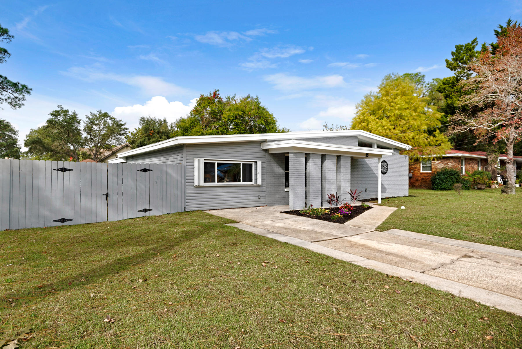 HOWARD S/D LOT 24 - Residential