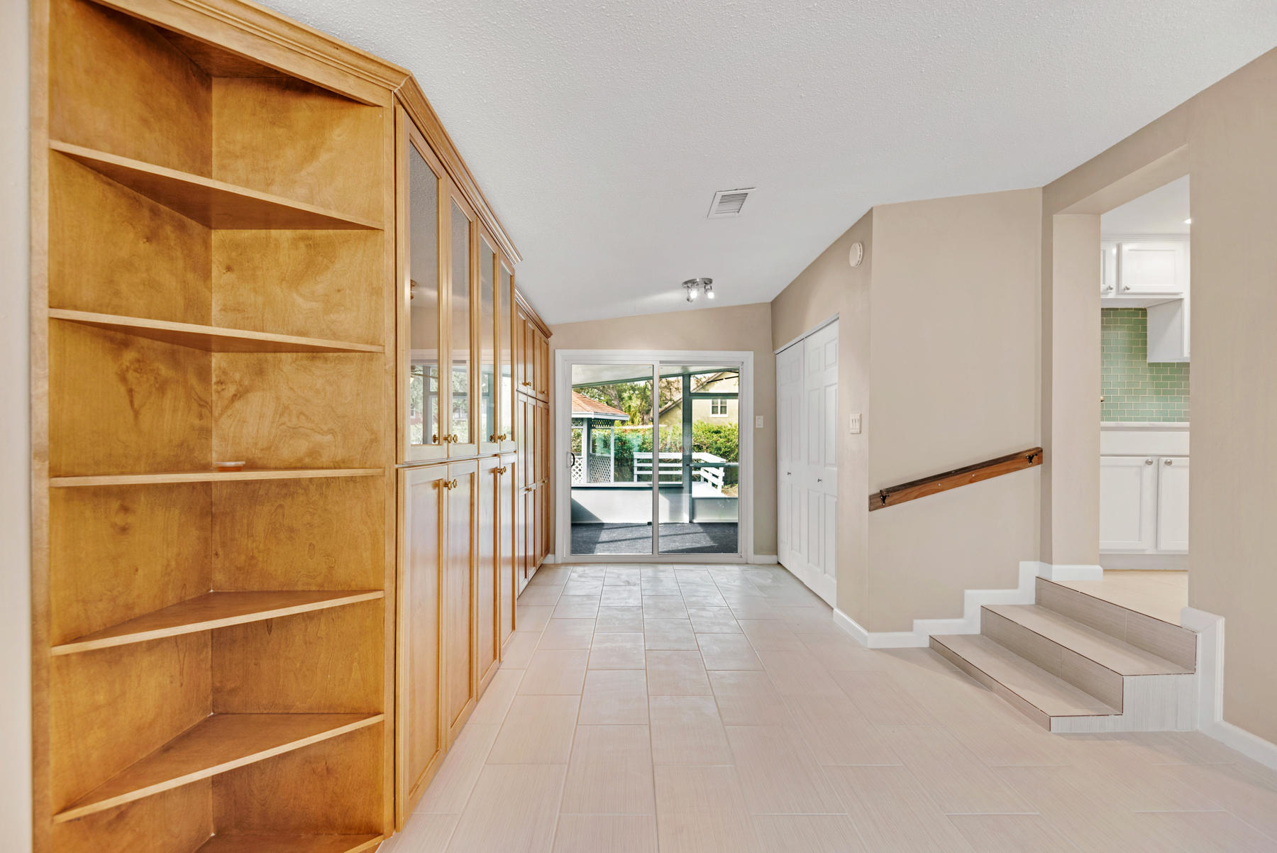 HOWARD S/D LOT 24 - Residential