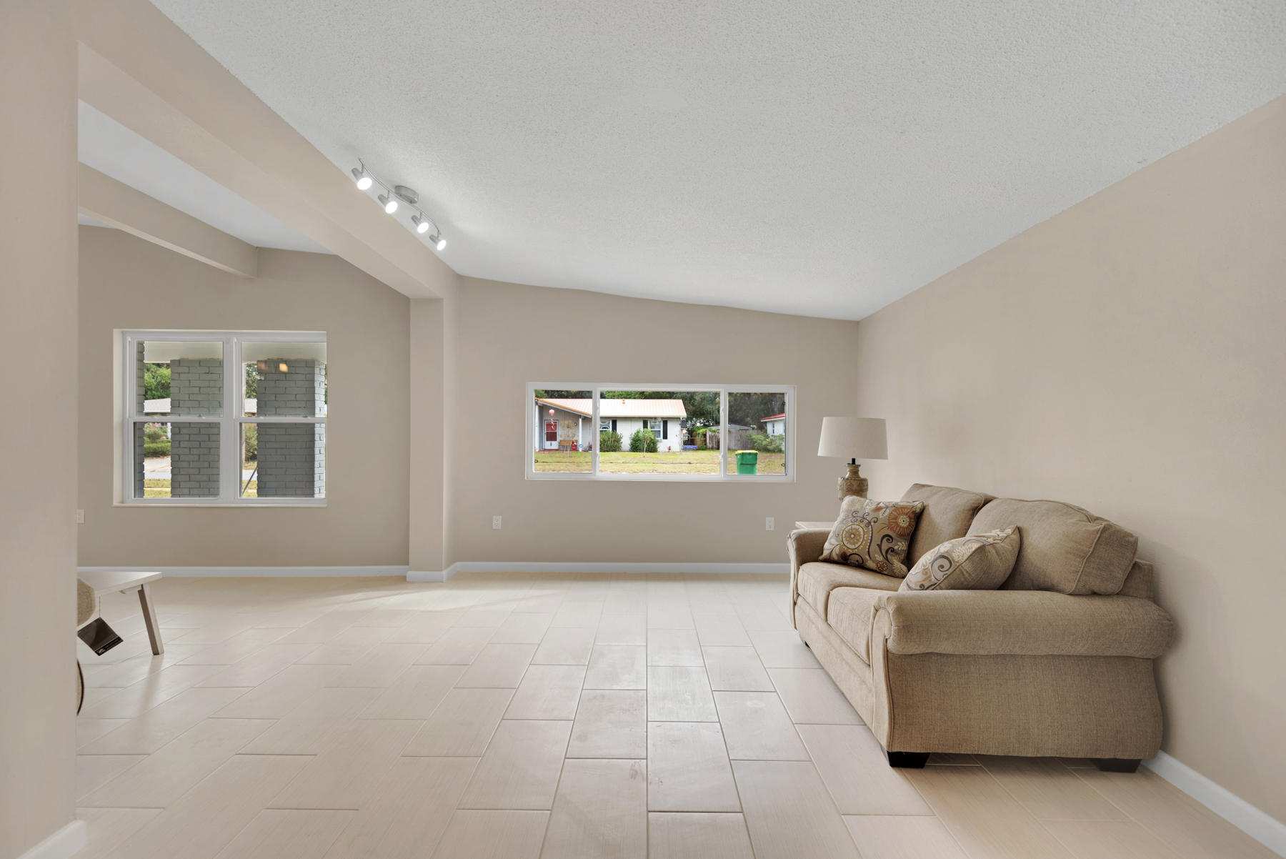 HOWARD S/D LOT 24 - Residential