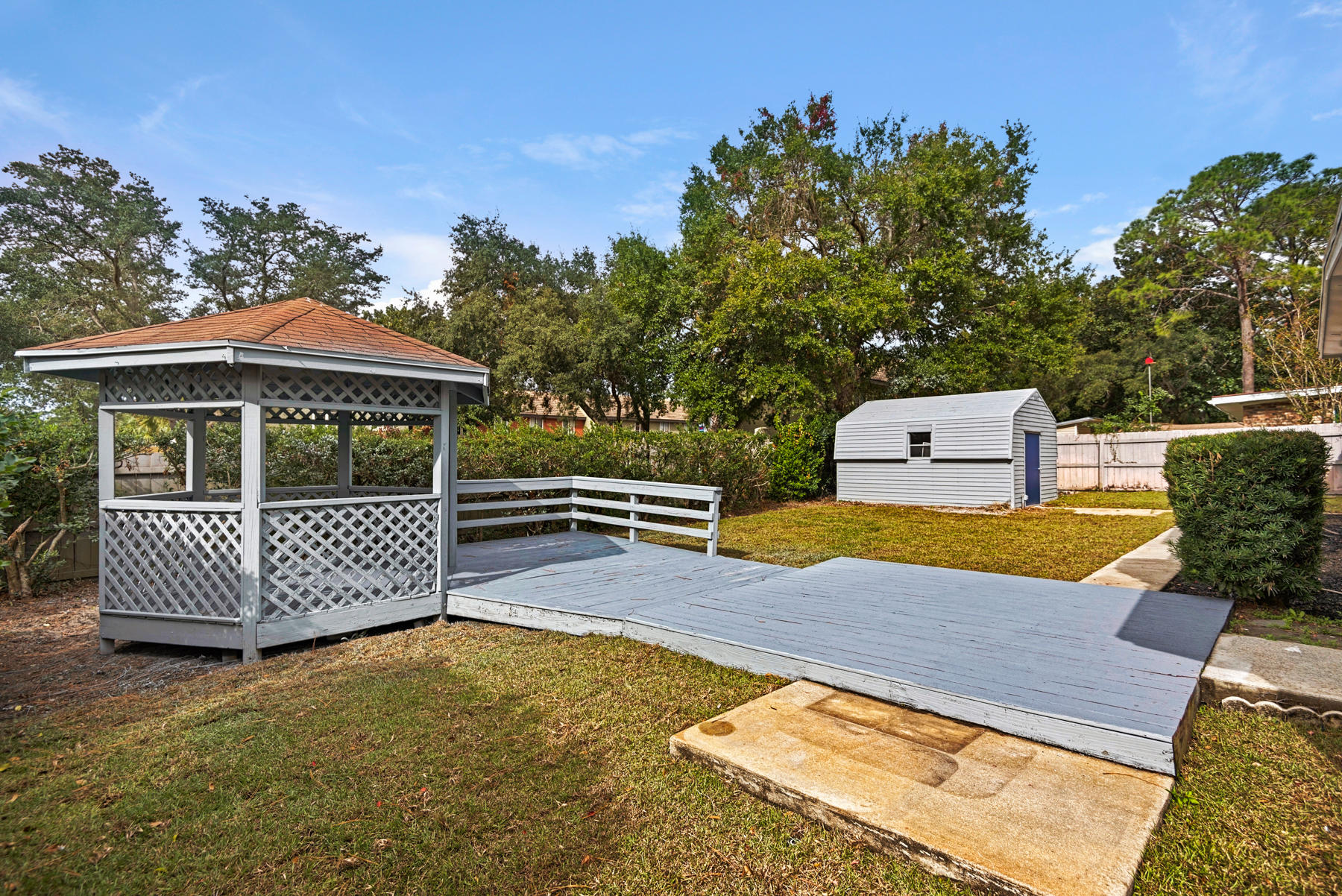 HOWARD S/D LOT 24 - Residential