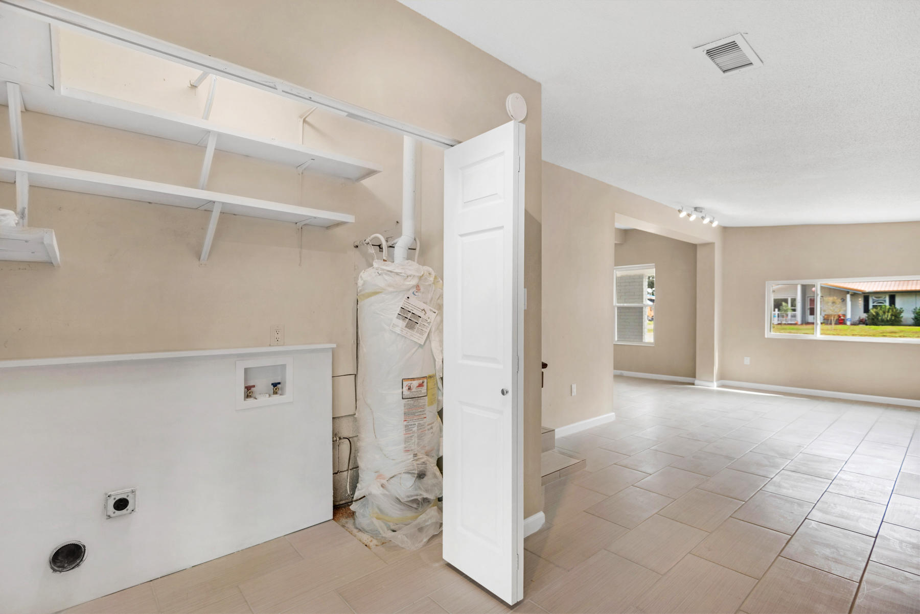 HOWARD S/D LOT 24 - Residential