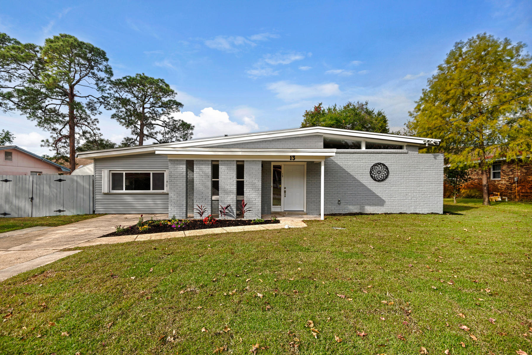 HOWARD S/D LOT 24 - Residential