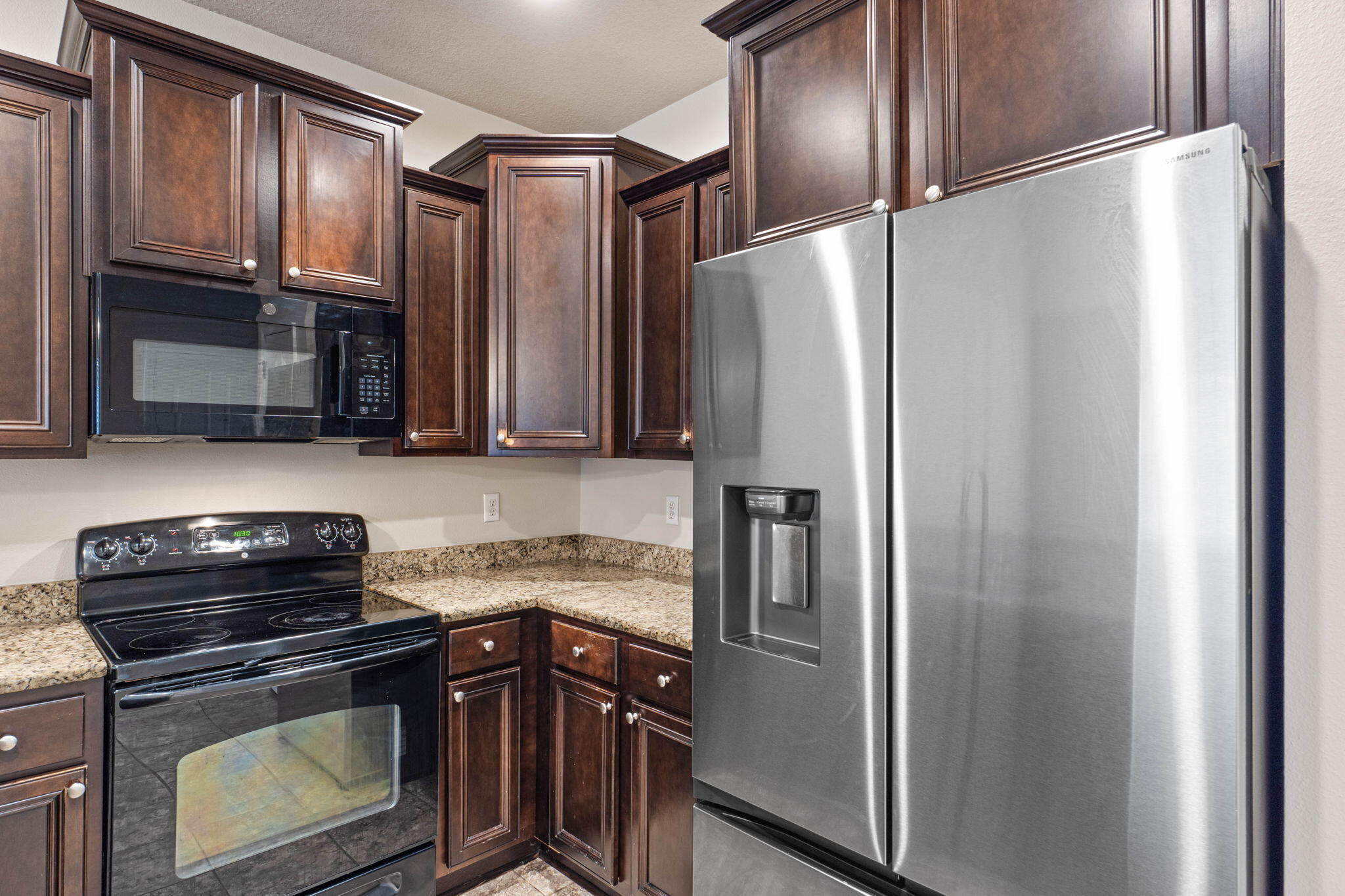 RESERVE POINTE - Residential