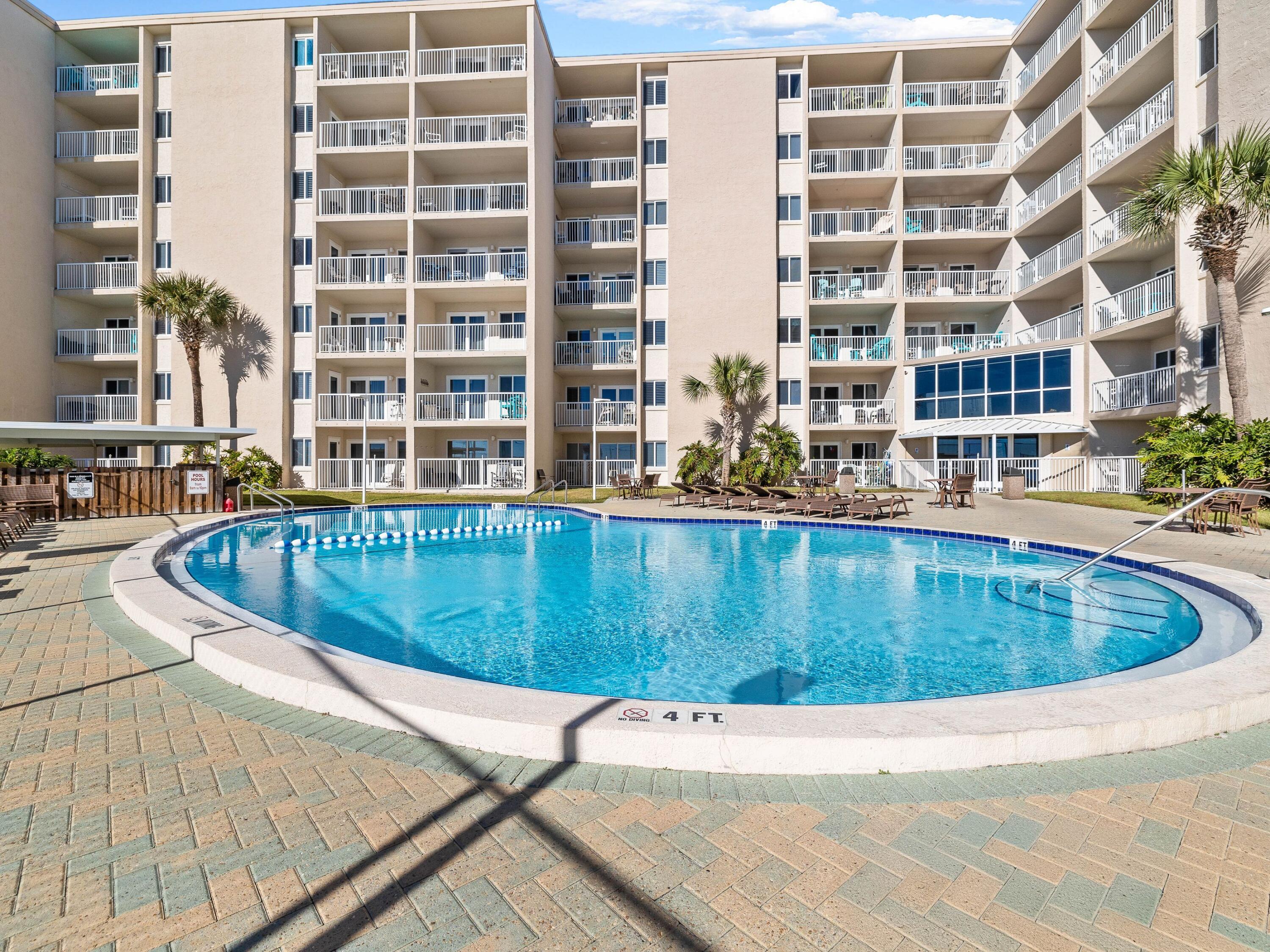 HOLIDAY SURF & RACQUET CLUB - Residential