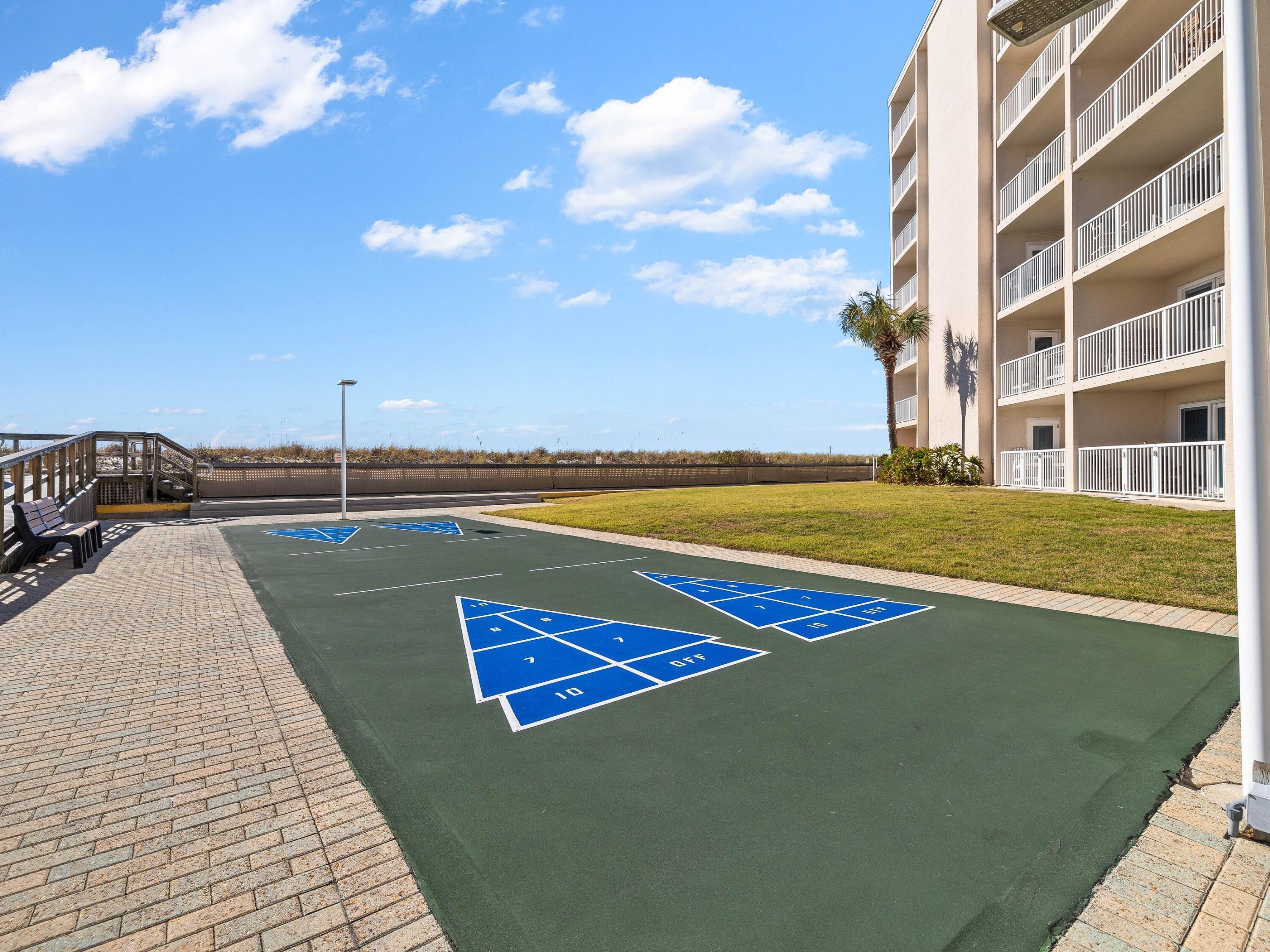 HOLIDAY SURF & RACQUET CLUB - Residential