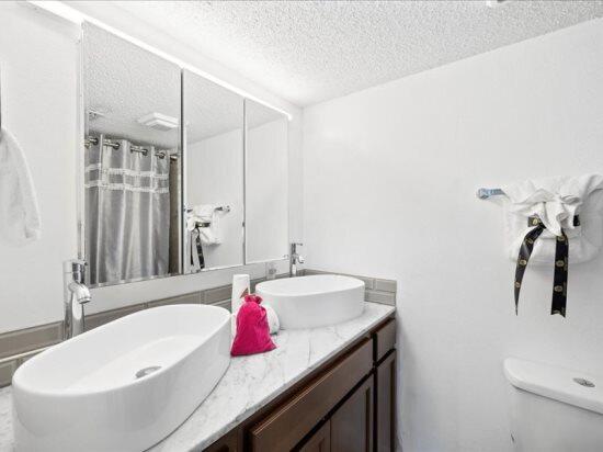 LINKSIDE VILLAGE UNIT 1 - Residential Lease