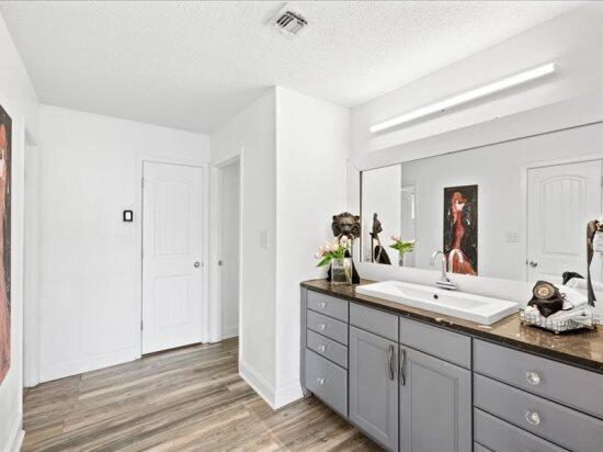 LINKSIDE VILLAGE UNIT 1 - Residential Lease