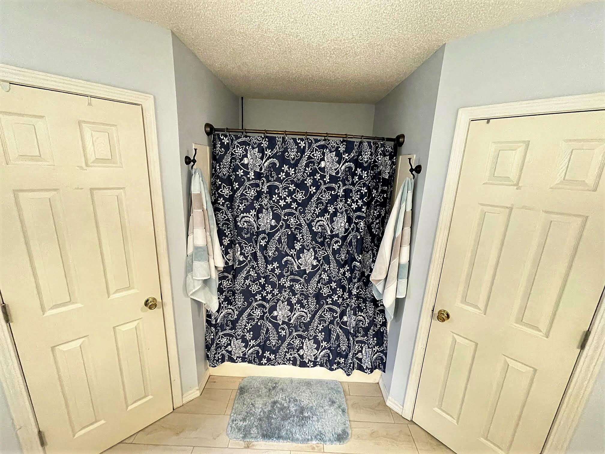 COUNTRY BREEZE ESTATES - Residential